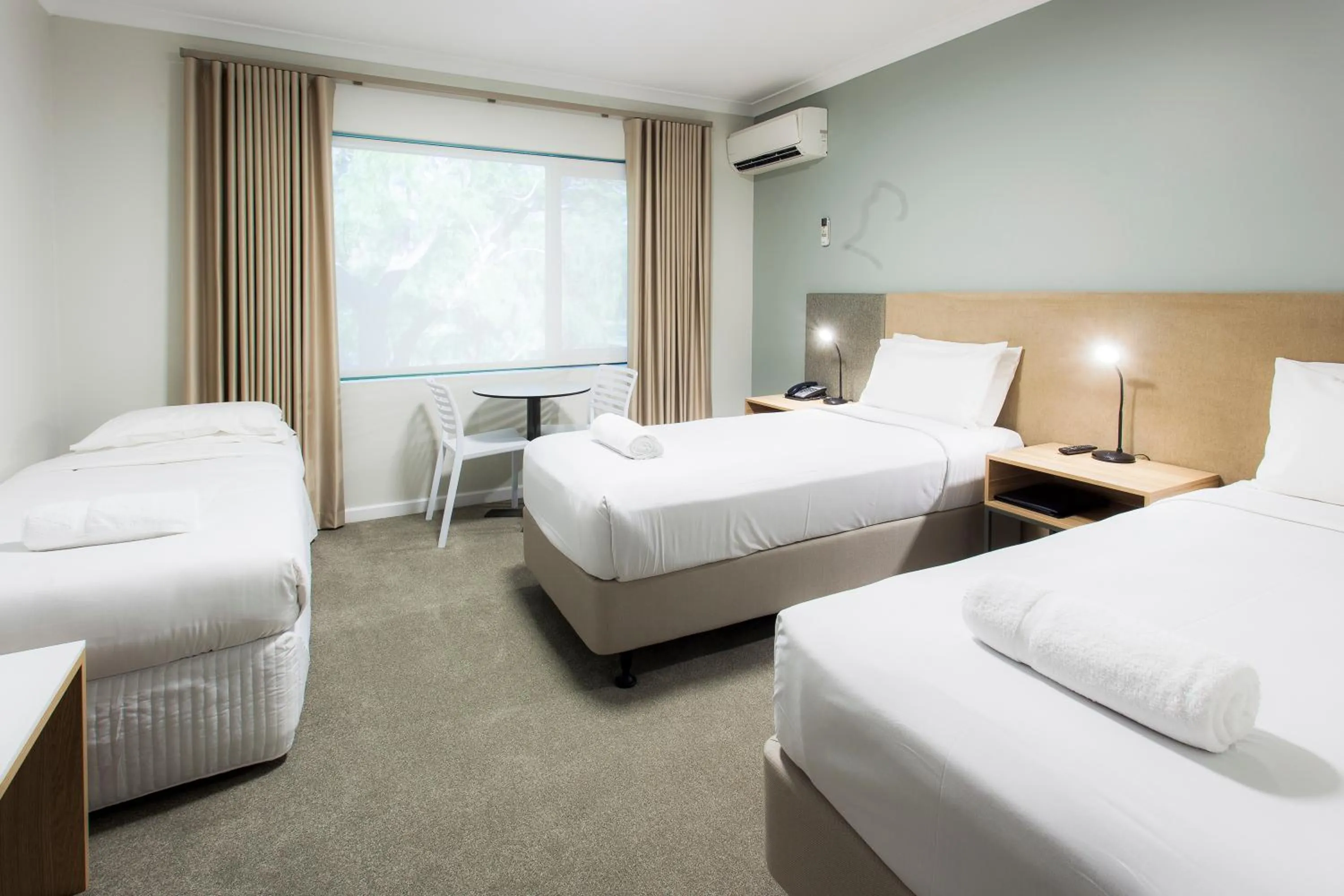 Bedroom, Bed in Kings Park Motel