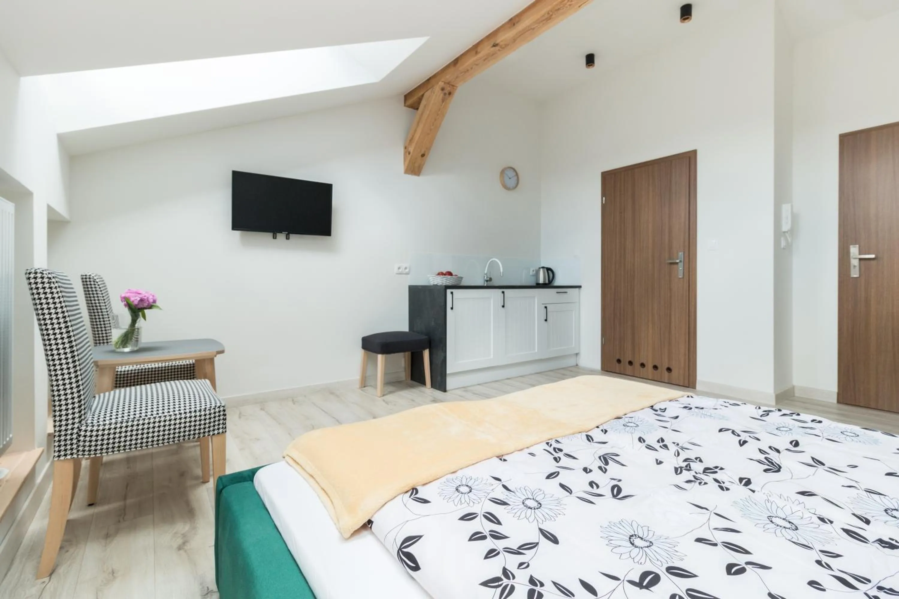 TV and multimedia, Bed in Dluga Apartments