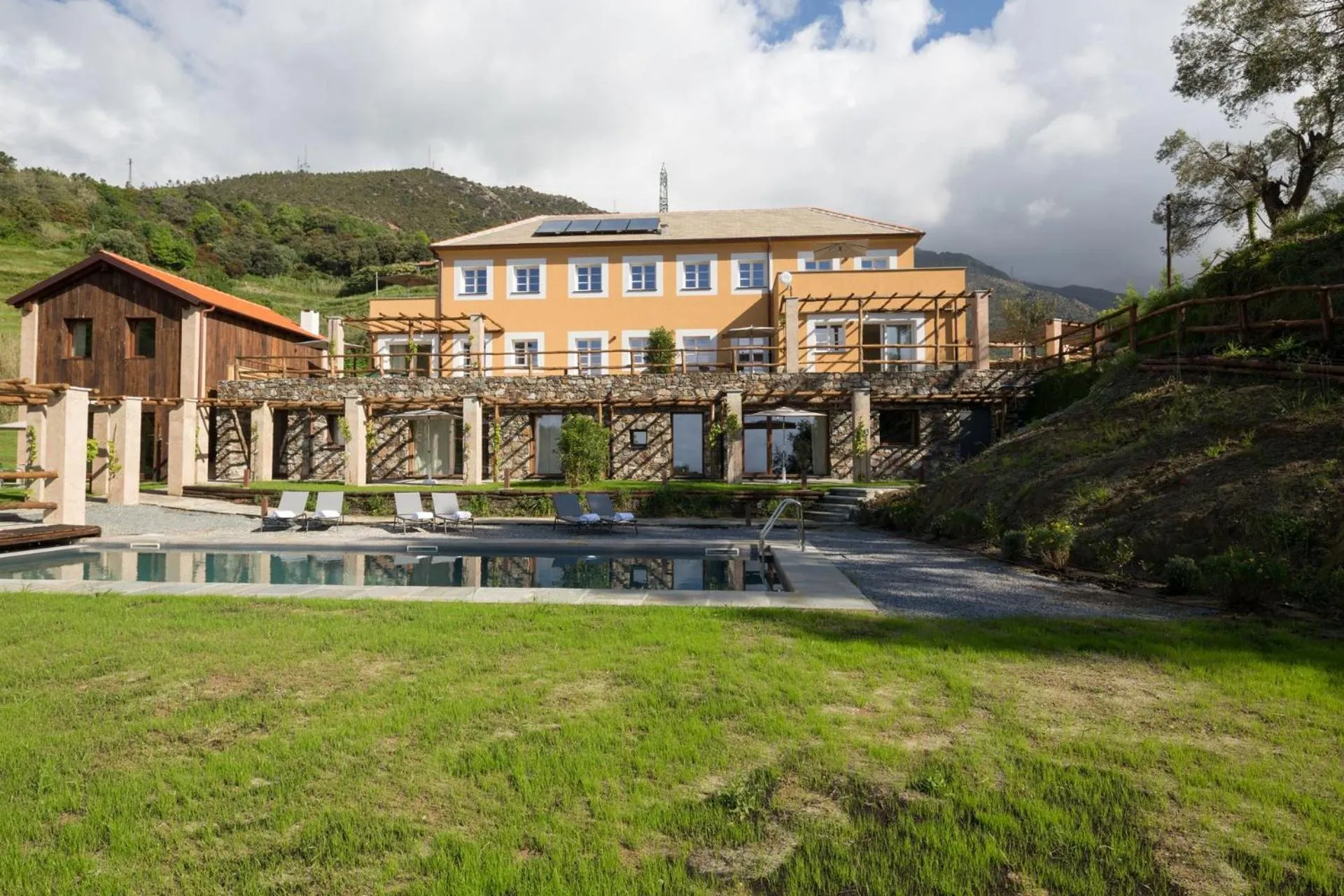 Property building in Mirandola Suites