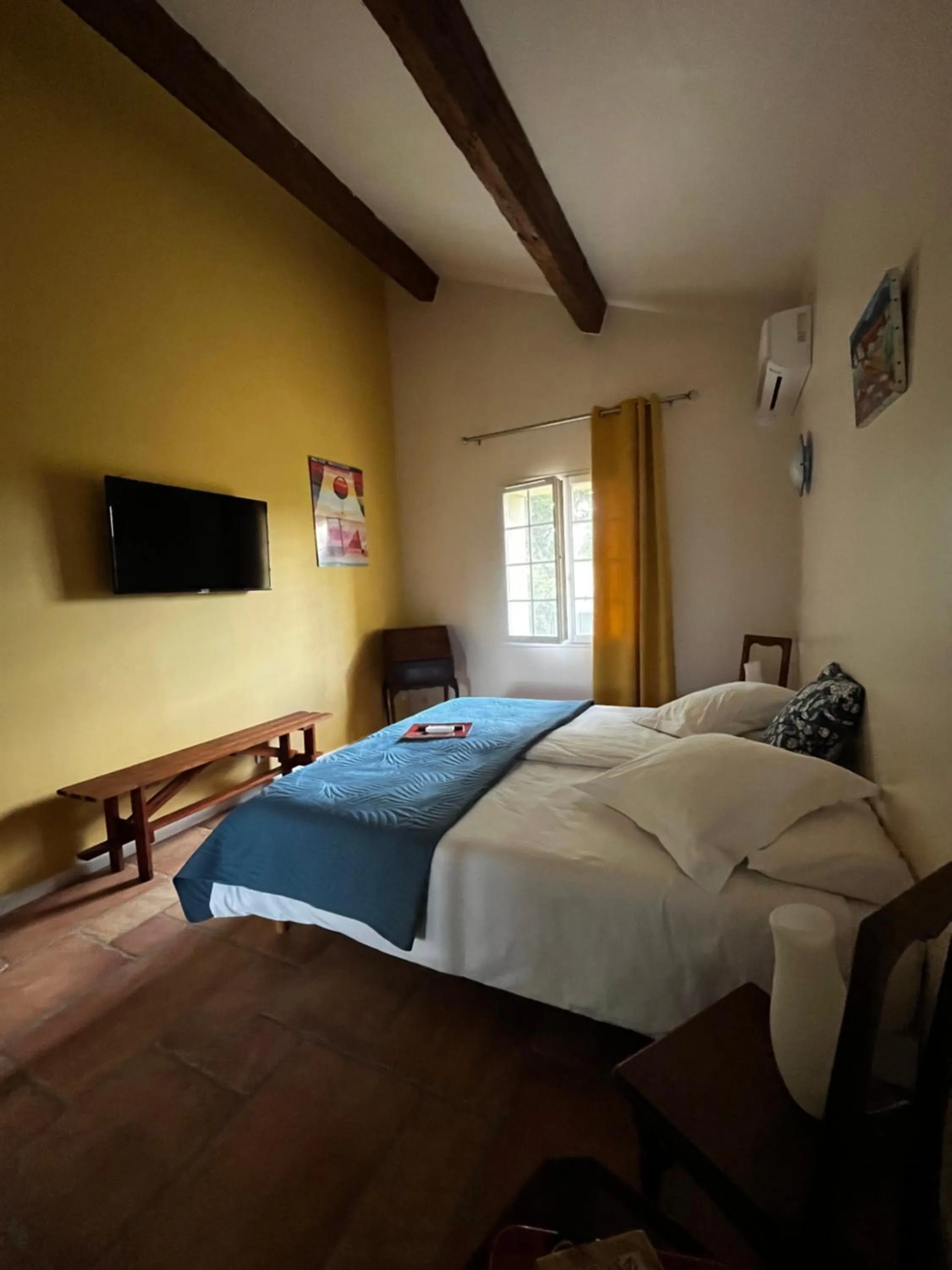 Bed in Chambres d'hôtes la Soulenque Luxury B & B