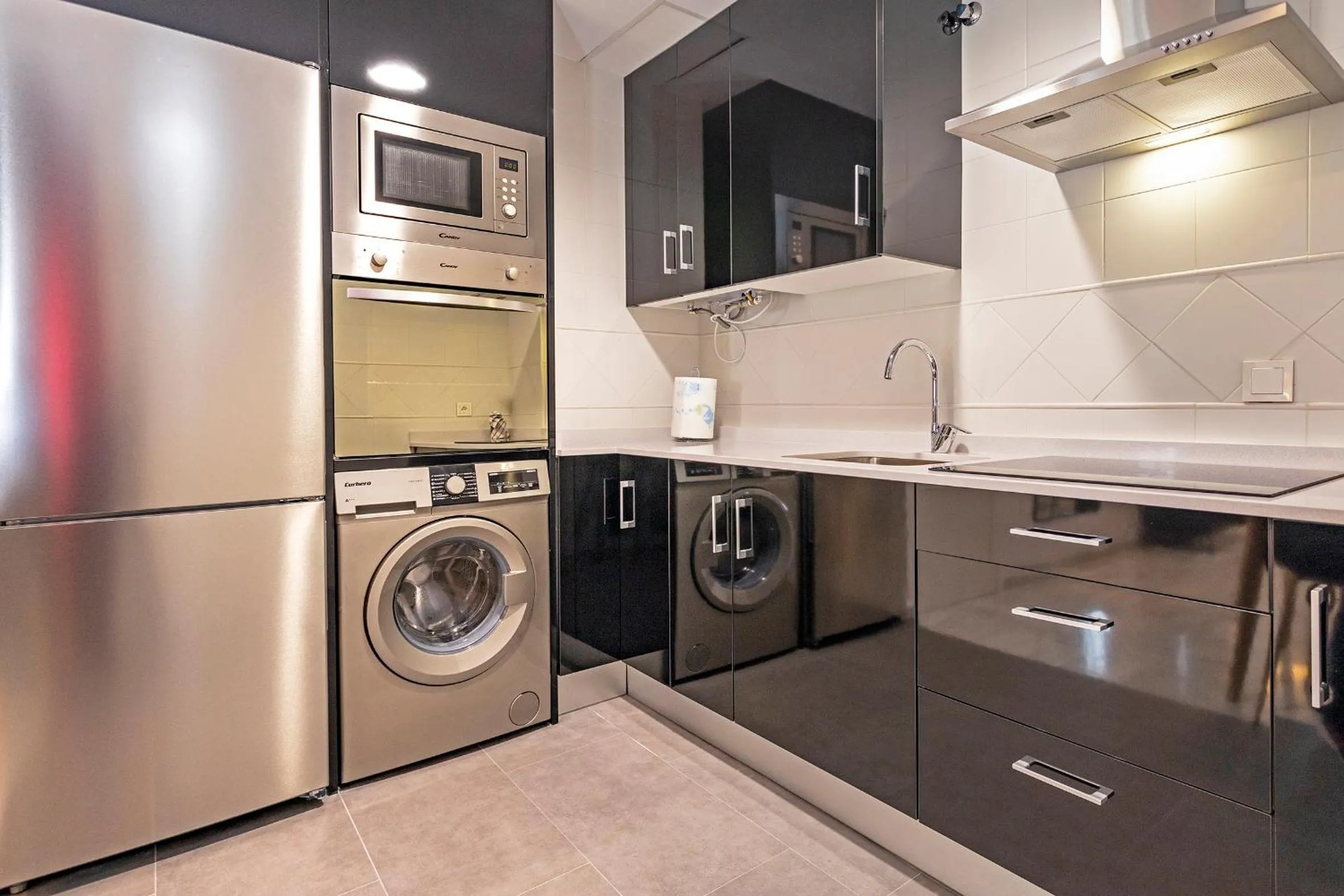 Kitchen or kitchenette in Málaga Rivas 34 Suites Homes