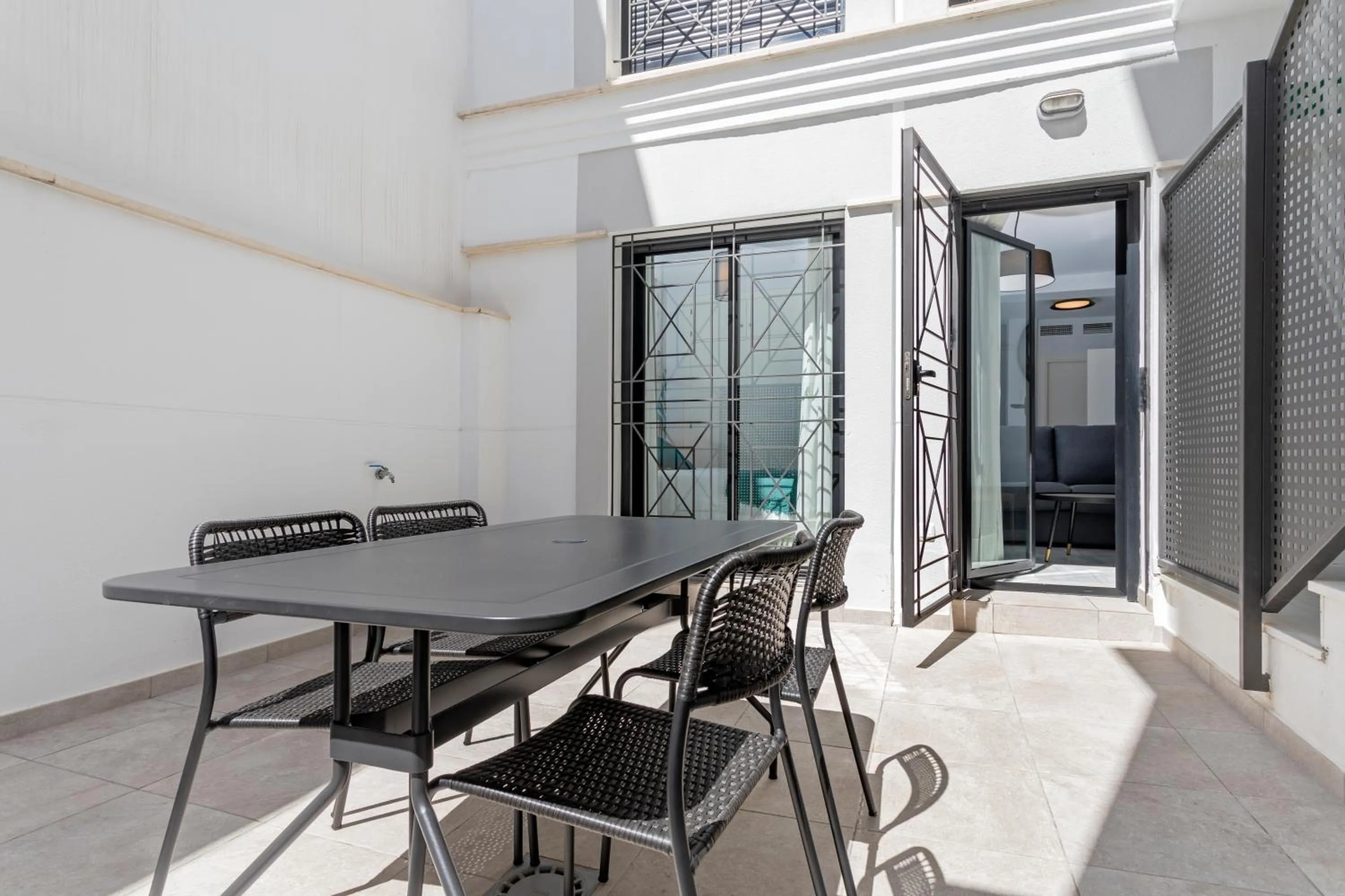 Patio in Málaga Rivas 34 Suites Homes