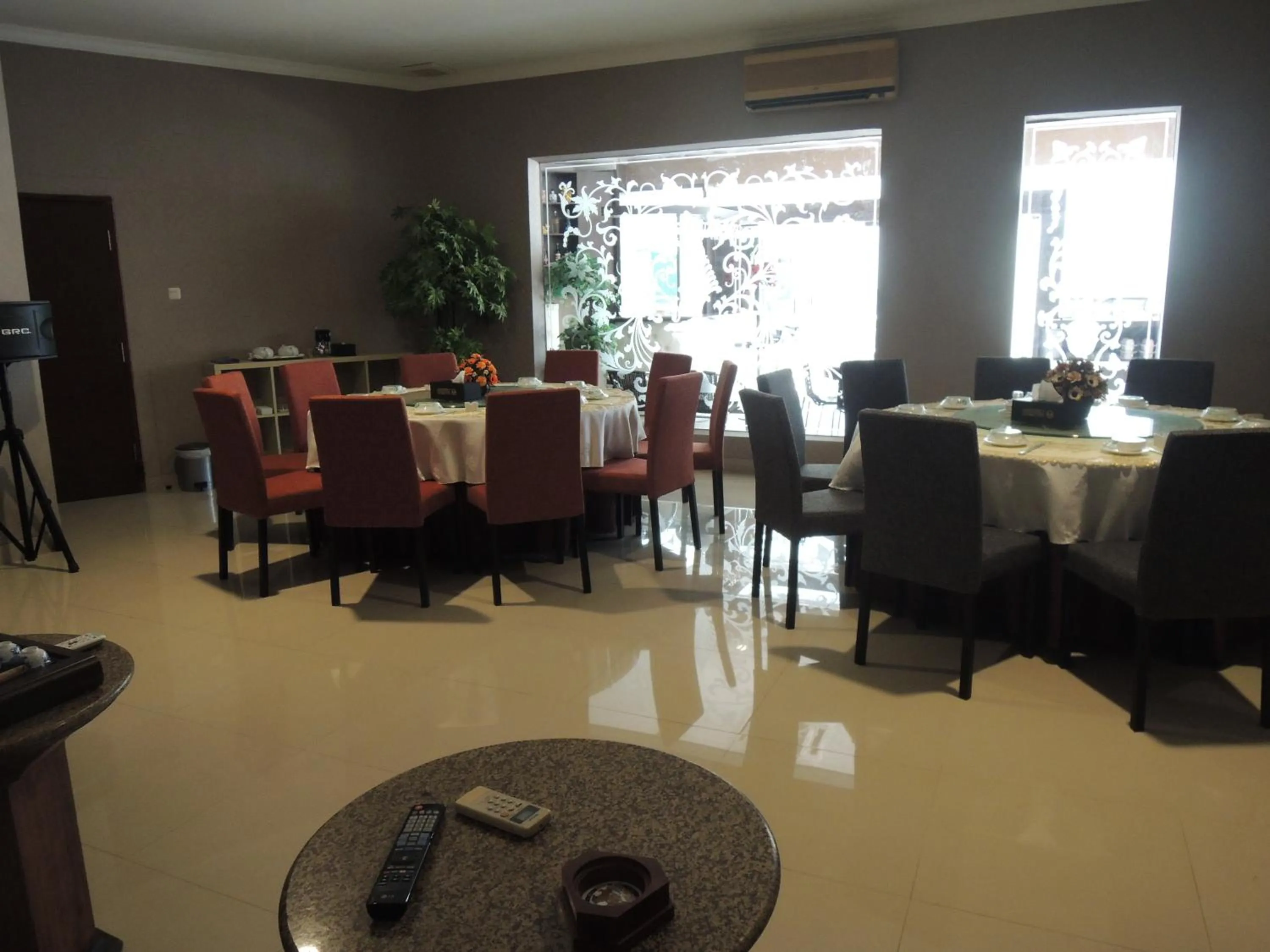 Restaurant/places to eat in Hotel 55