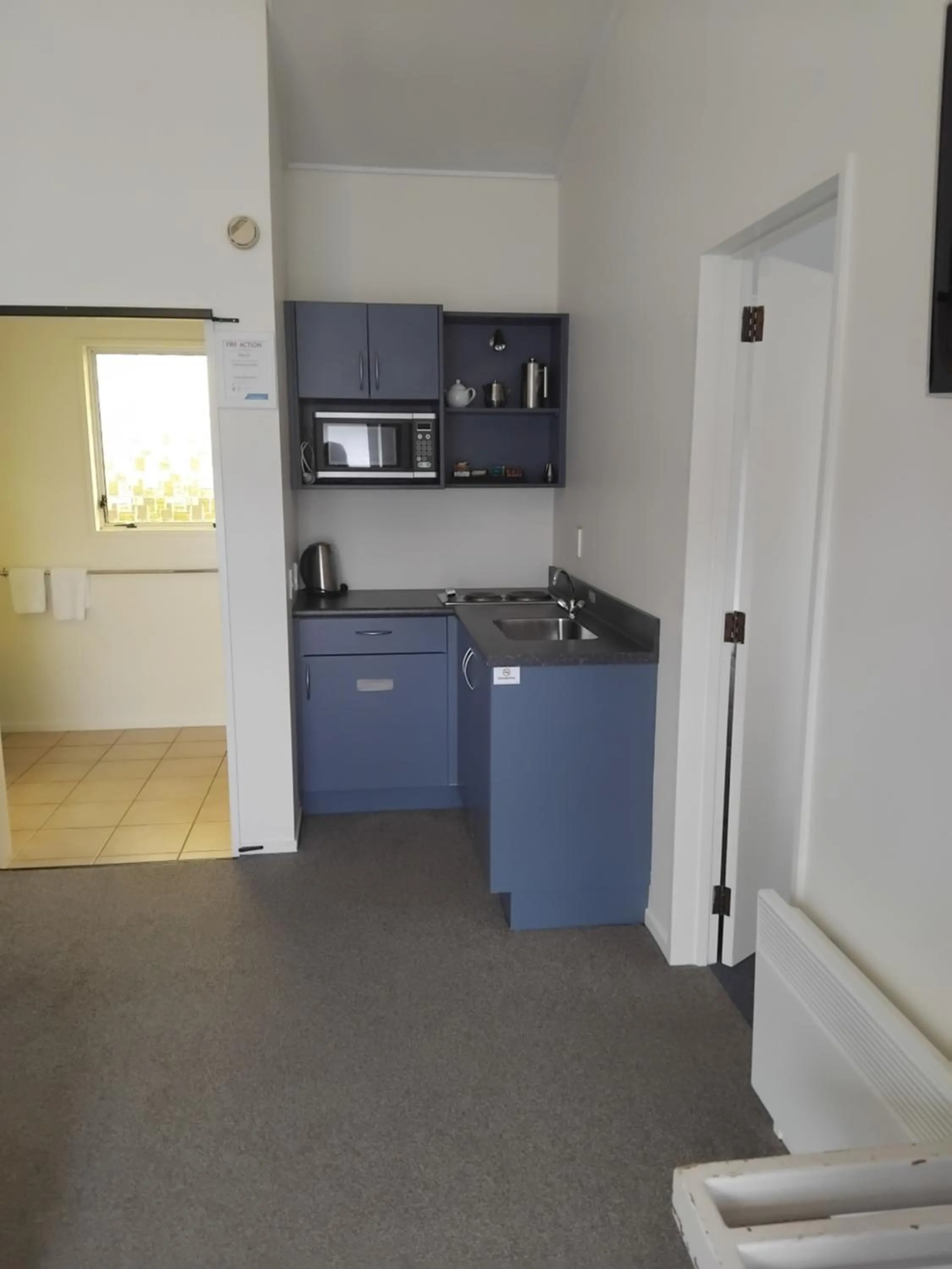 Kitchen or kitchenette in The Coast Motel