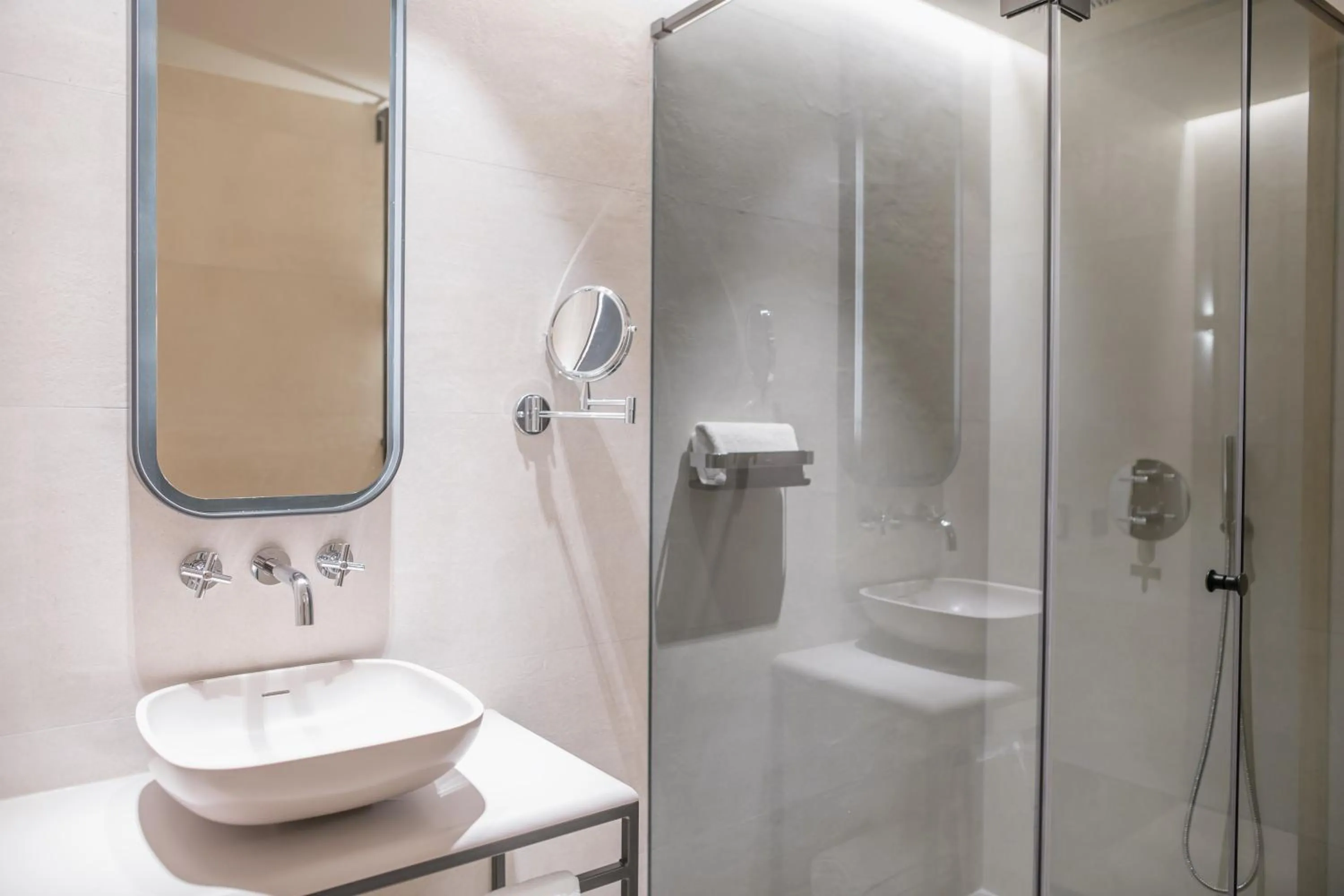 Bathroom in MYR Puerta Serranos