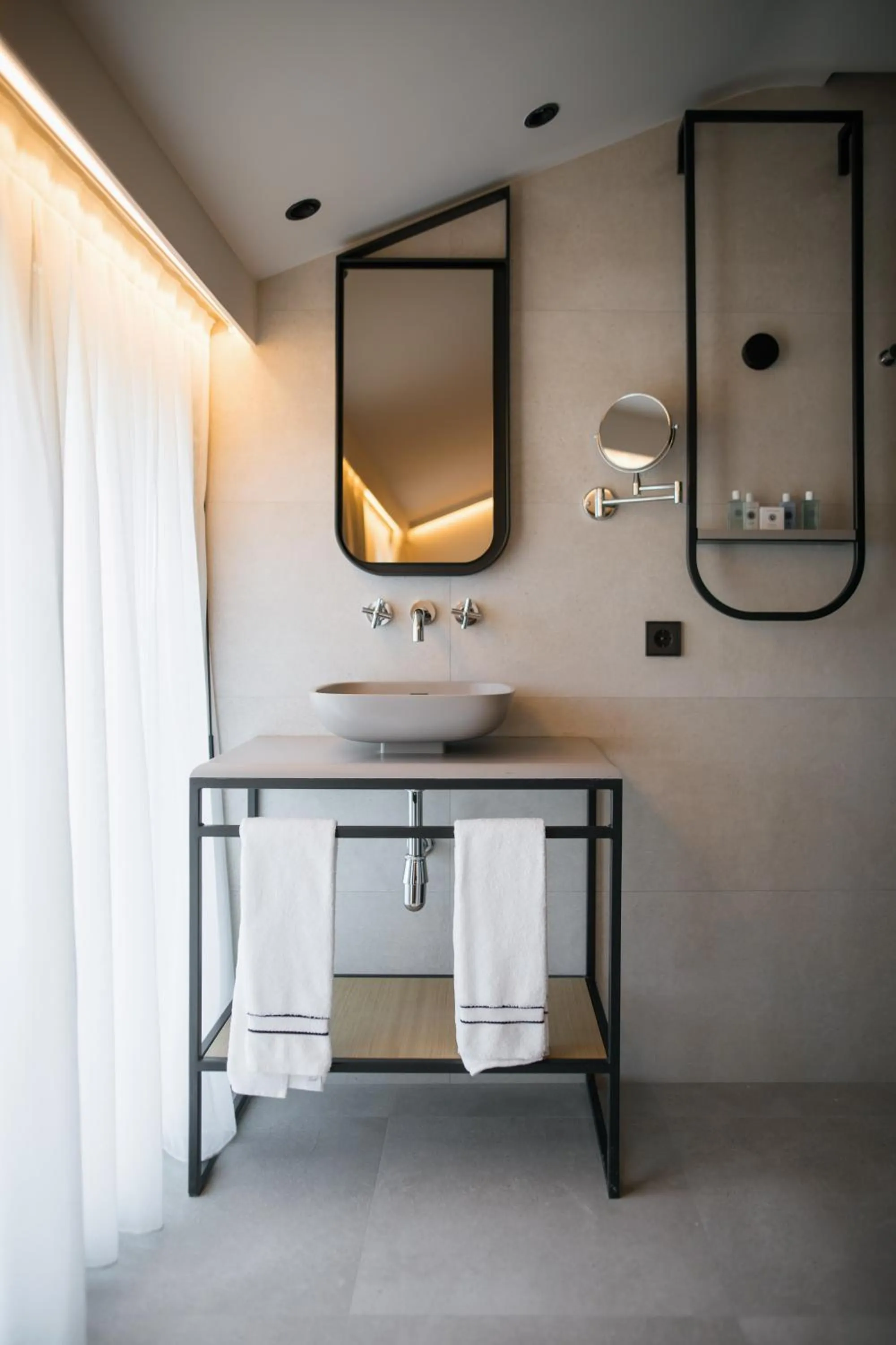 Bathroom in MYR Puerta Serranos