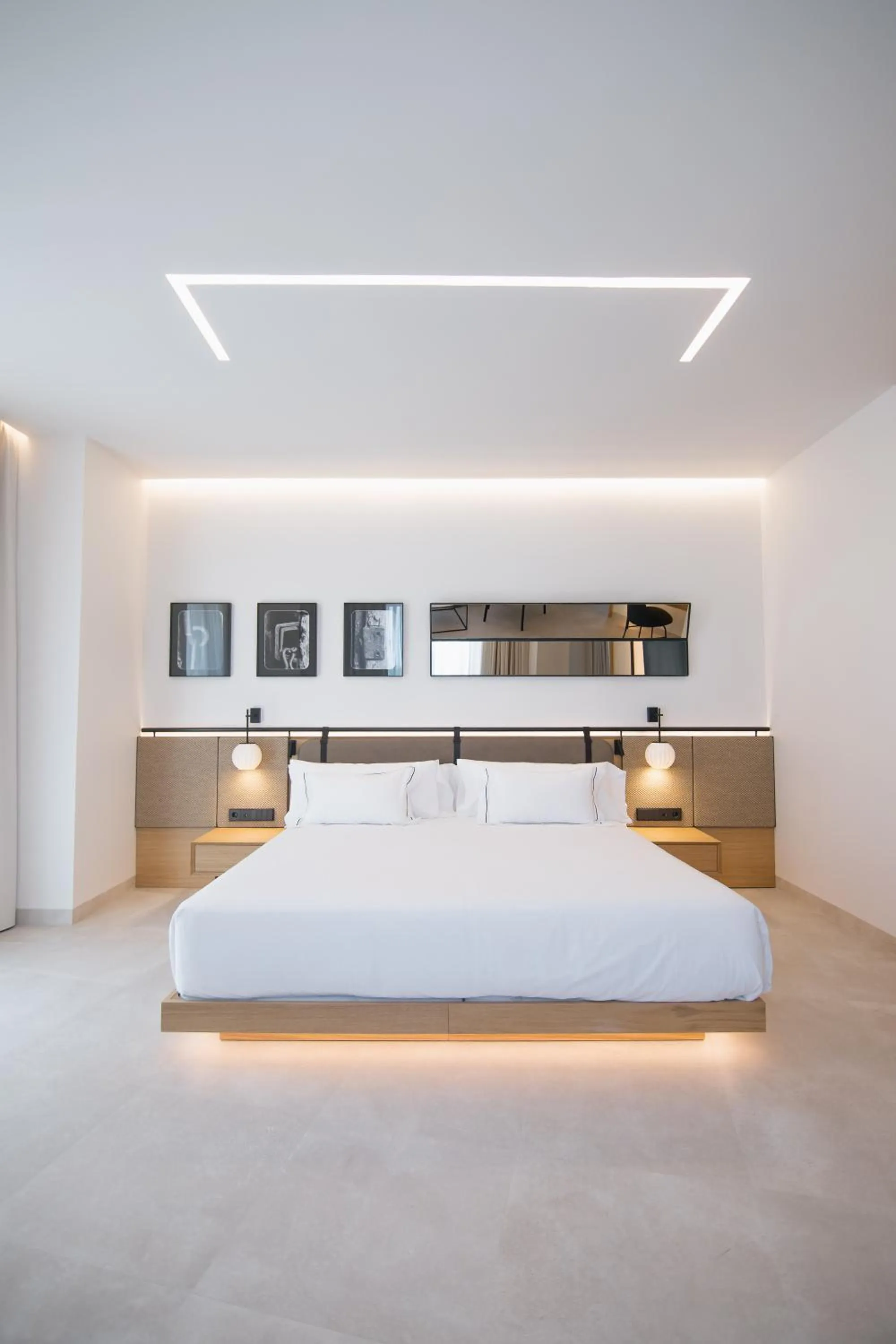 Photo of the whole room, Bed in MYR Puerta Serranos