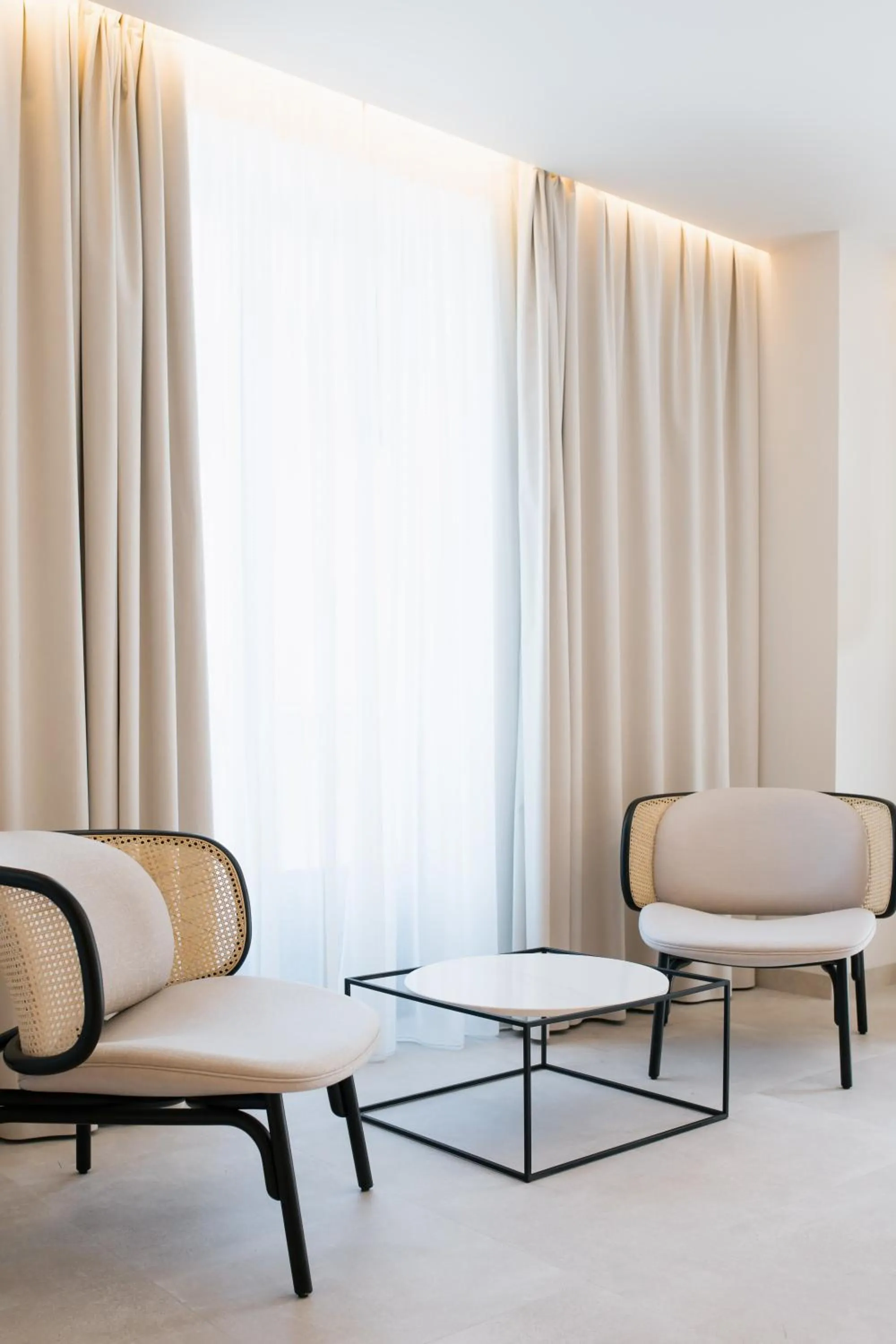 Seating area in MYR Puerta Serranos