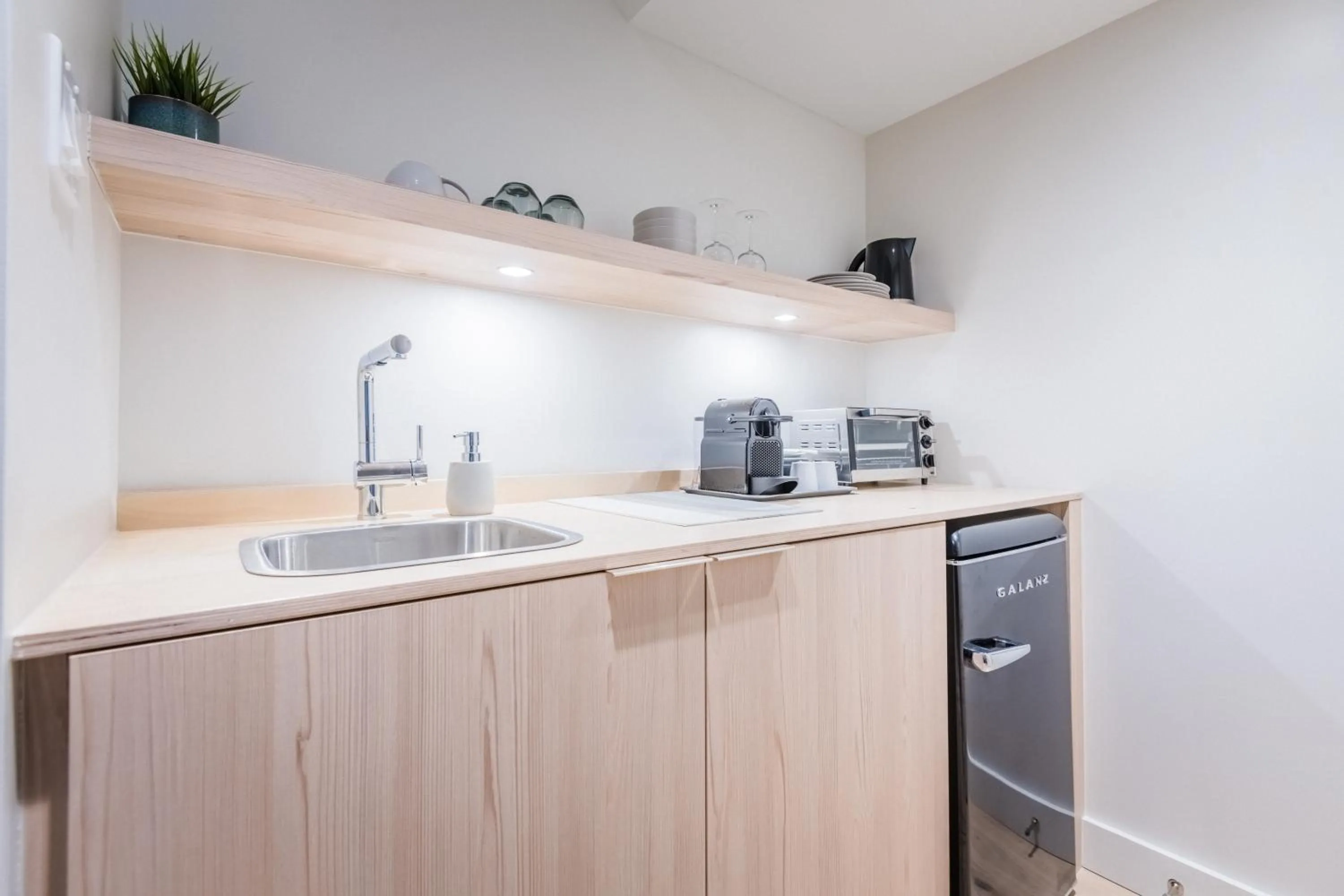 Kitchen or kitchenette in Suites du Lac Moore by Manitonga