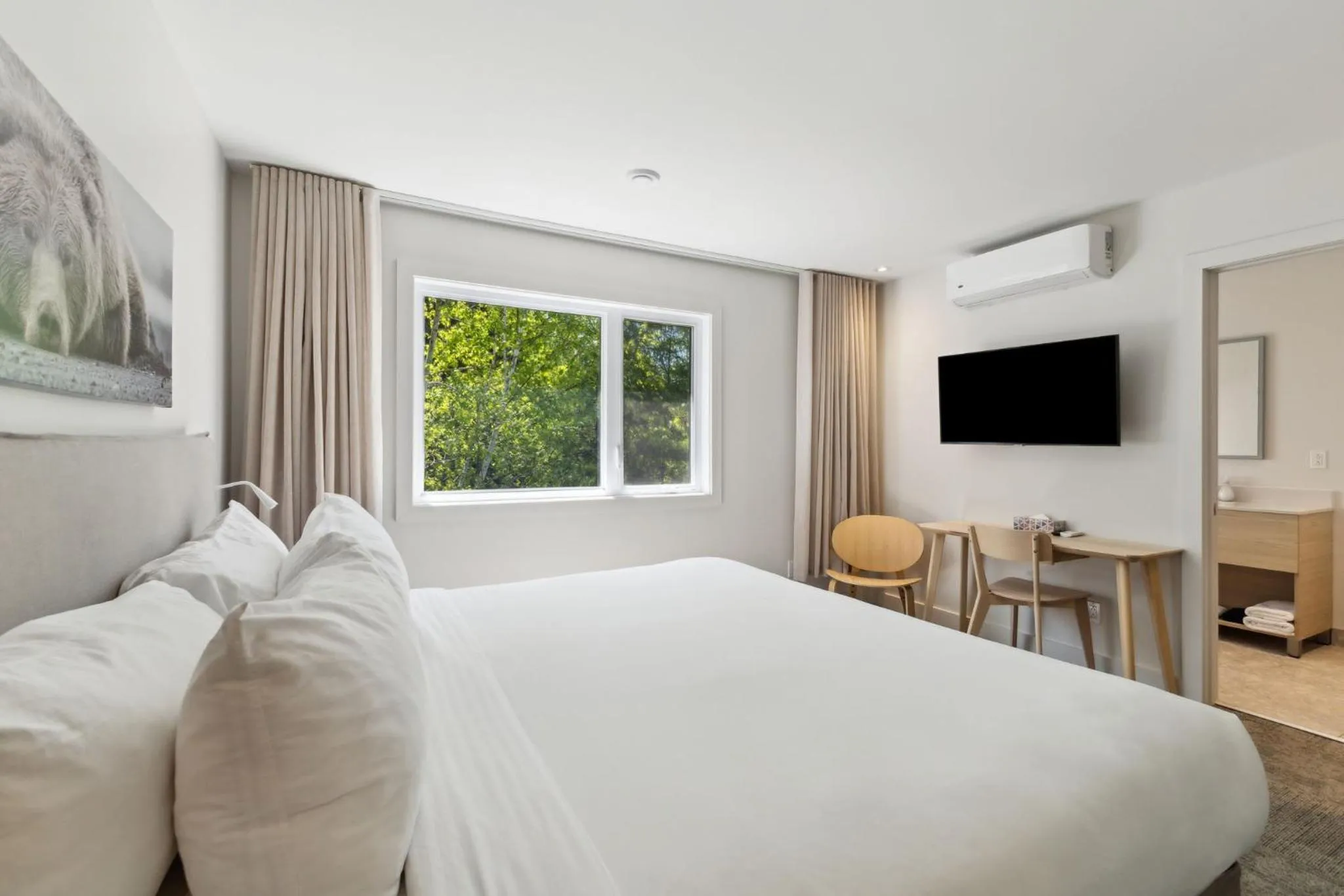 Bed in Suites du Lac Moore by Manitonga