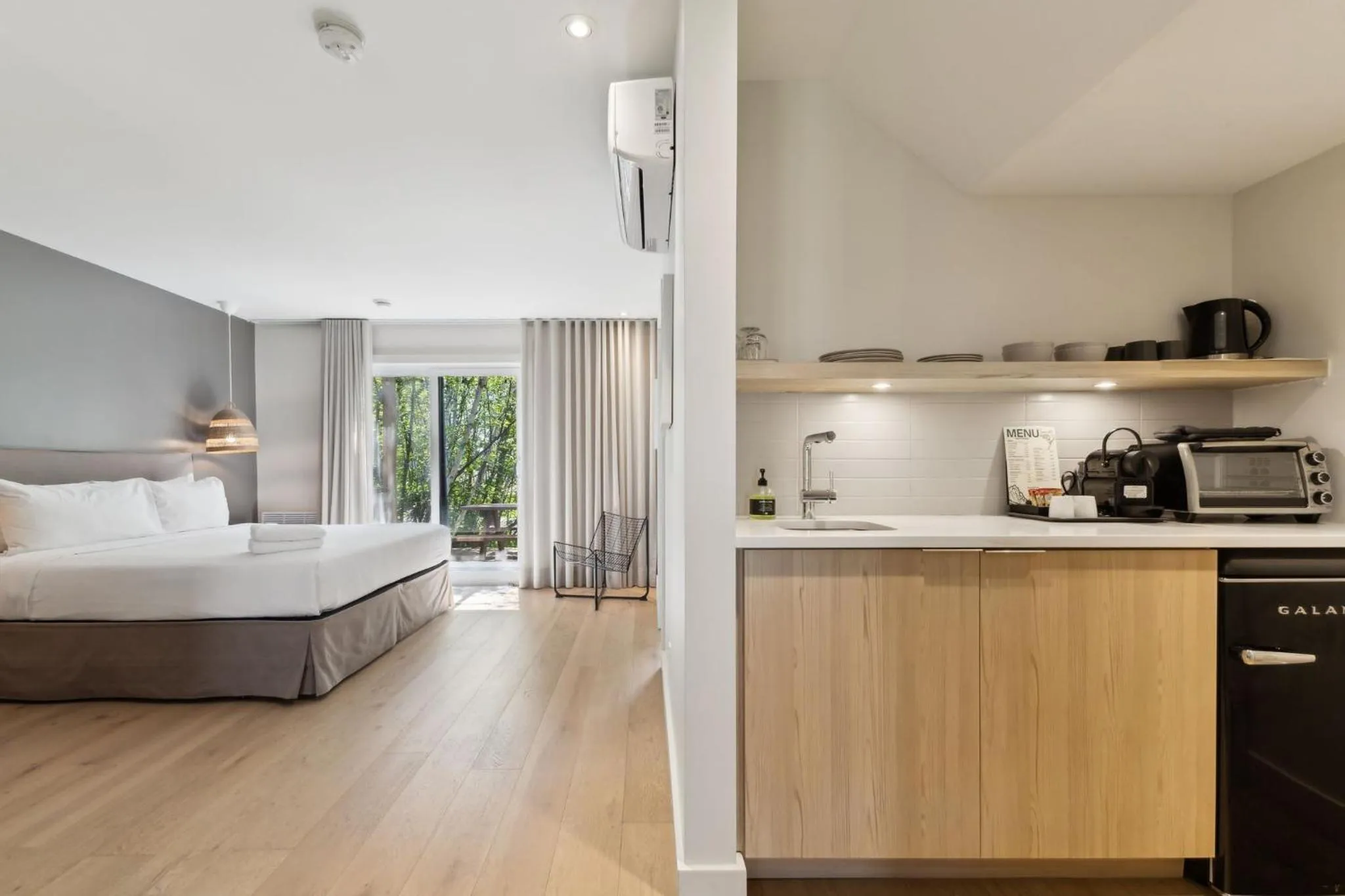 Bed in Suites du Lac Moore by Manitonga