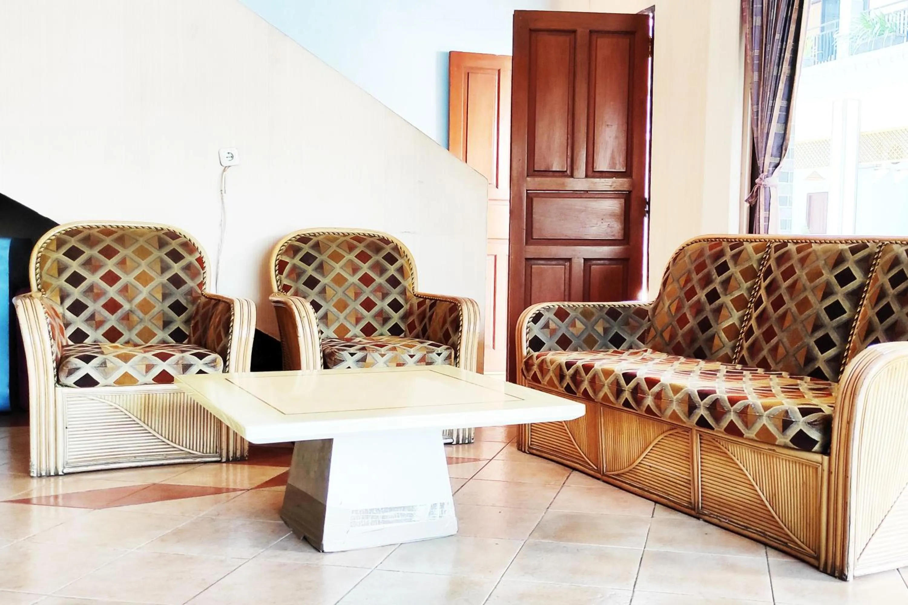 Living room in Hotel Salma Syariah Mitra RedDoorz near Terminal Baru Kediri