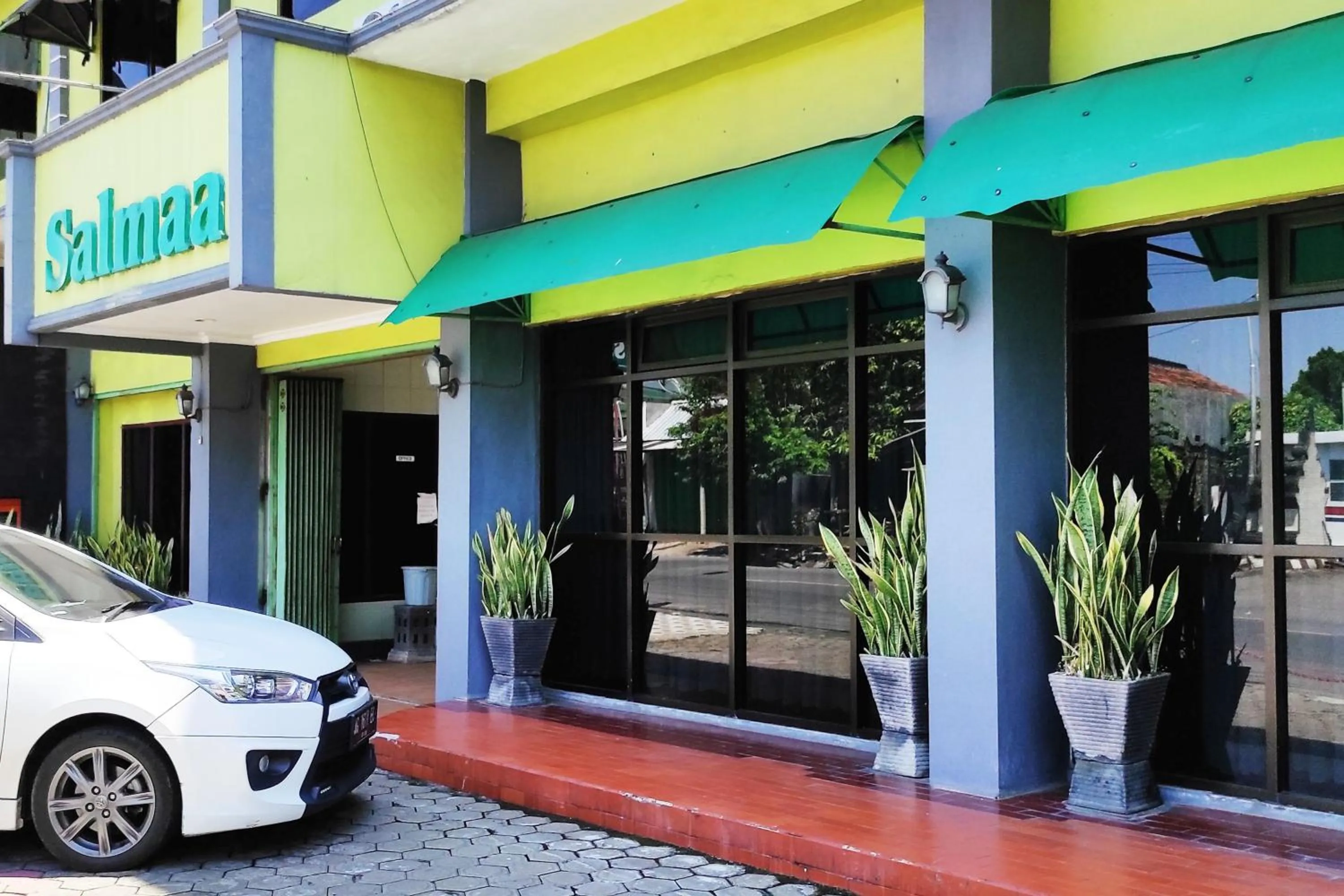 Property building in Hotel Salma Syariah Mitra RedDoorz near Terminal Baru Kediri
