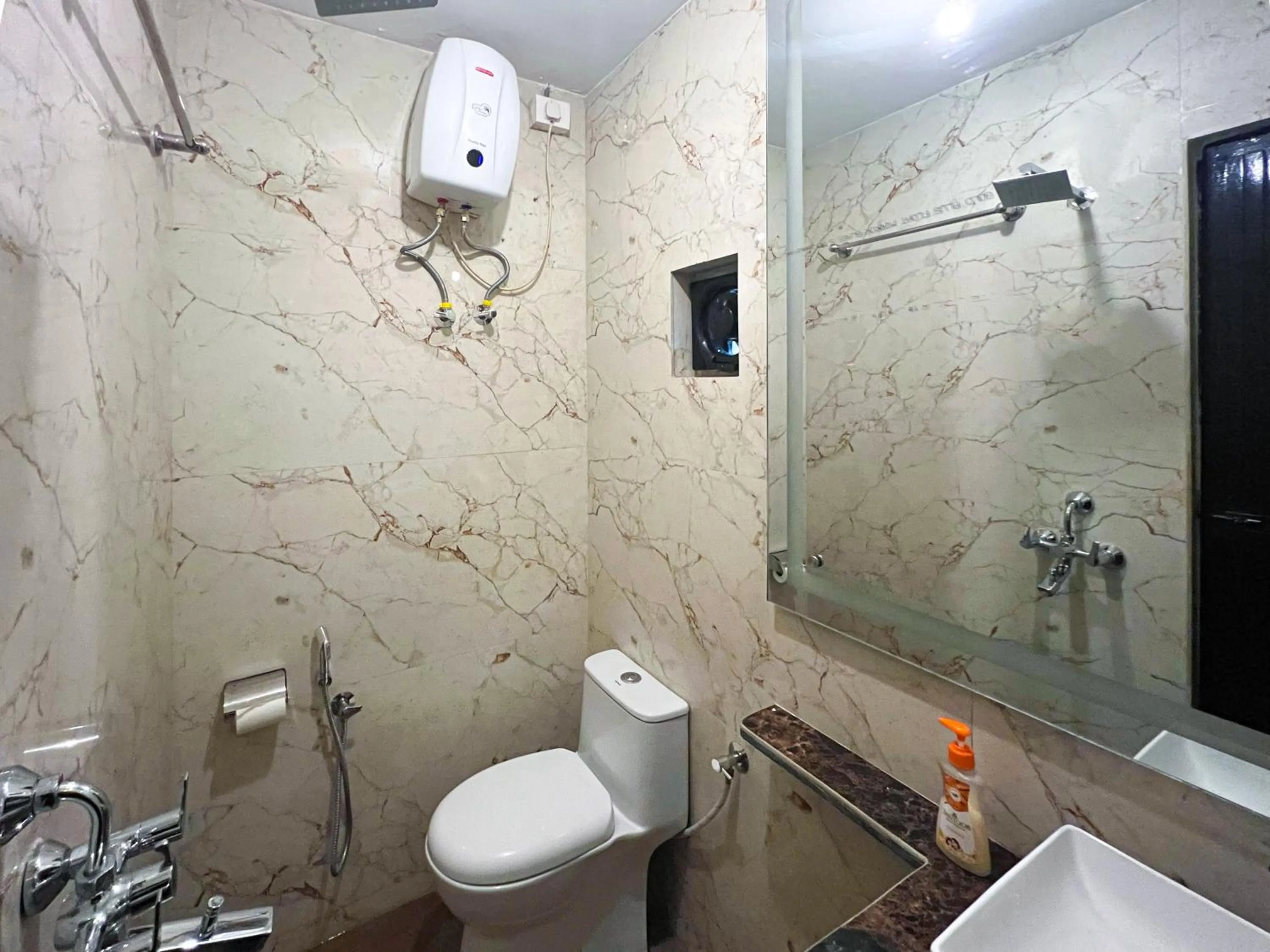 Shower in Whoopers Hostel Palolem