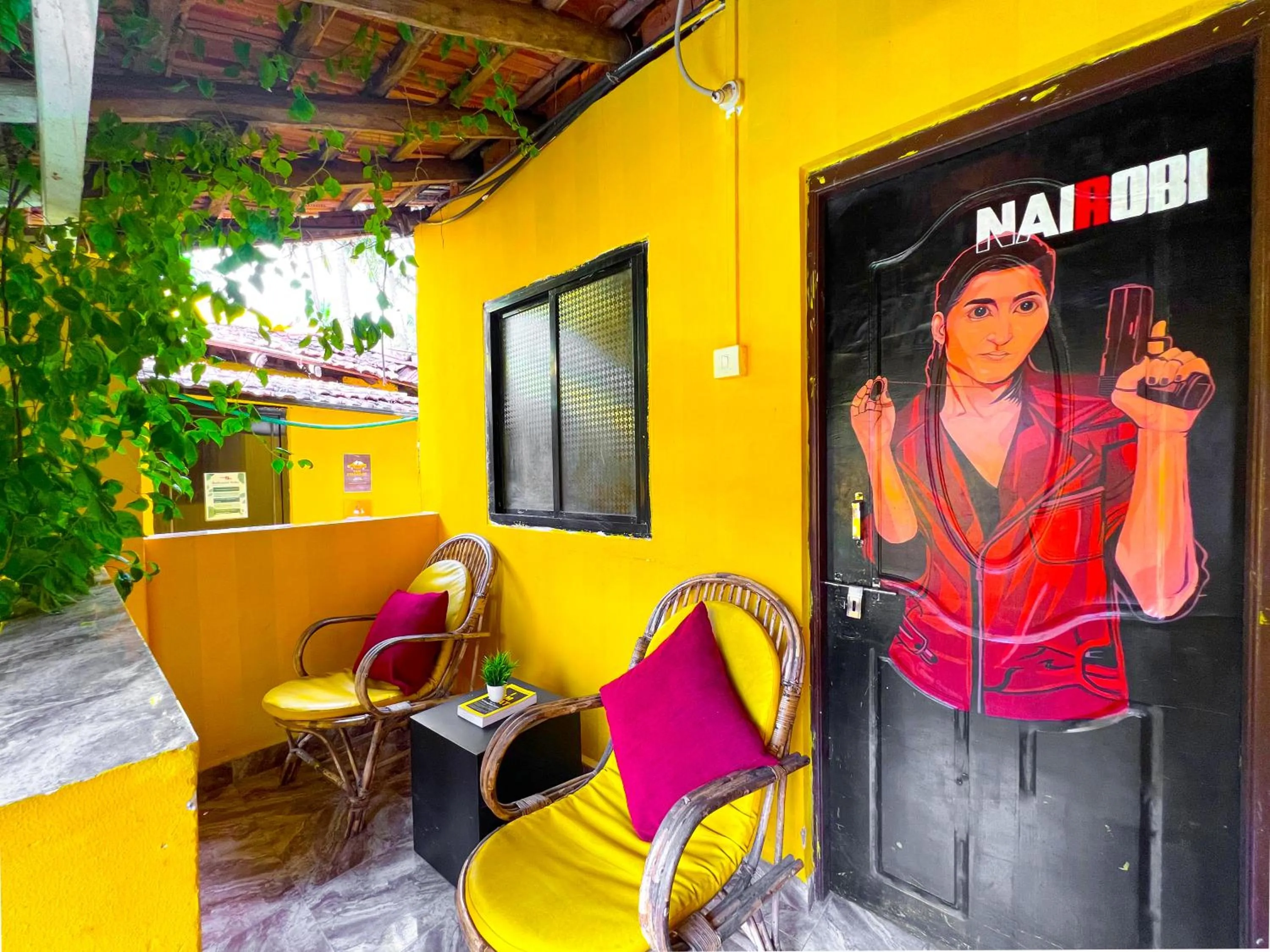 Seating area in Whoopers Hostel Palolem