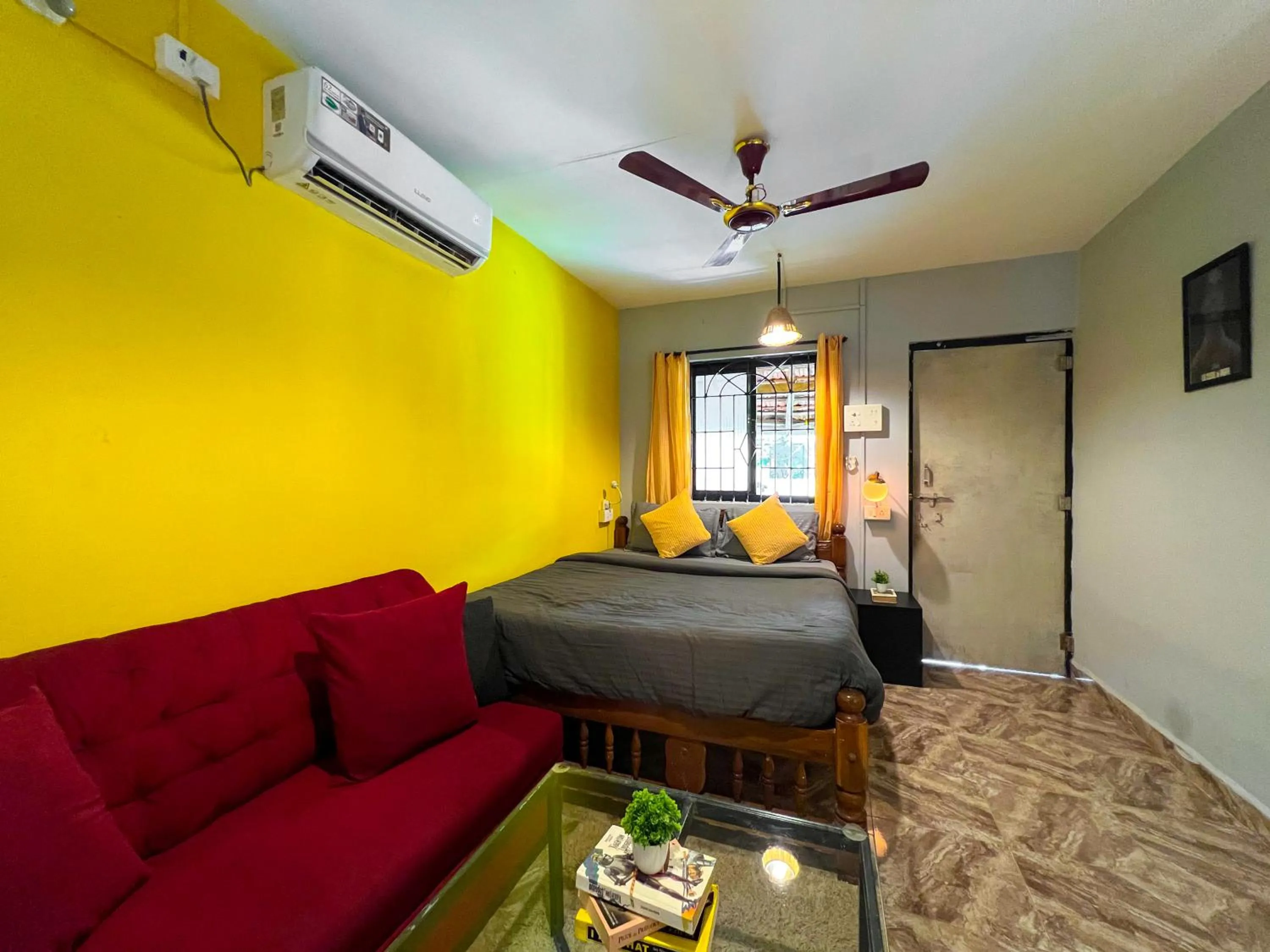 Seating area in Whoopers Hostel Palolem