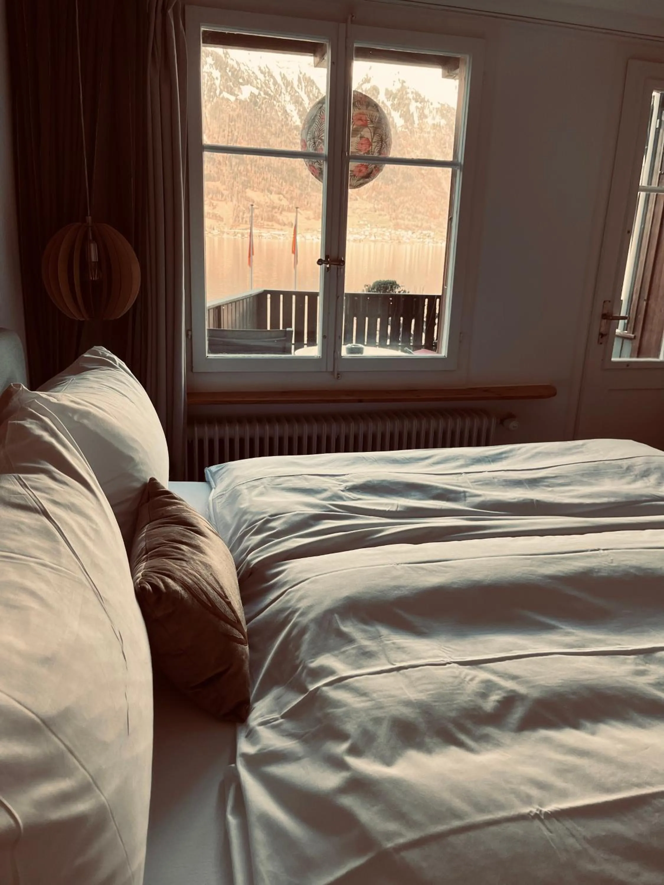 Bed in Boutique Hotel Bellevue B&B am Brienzersee Iseltwald Interlaken