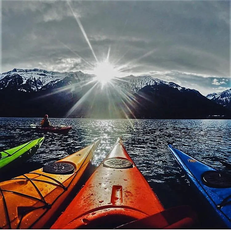 Canoeing in Boutique Hotel Bellevue B&B am Brienzersee Iseltwald Interlaken