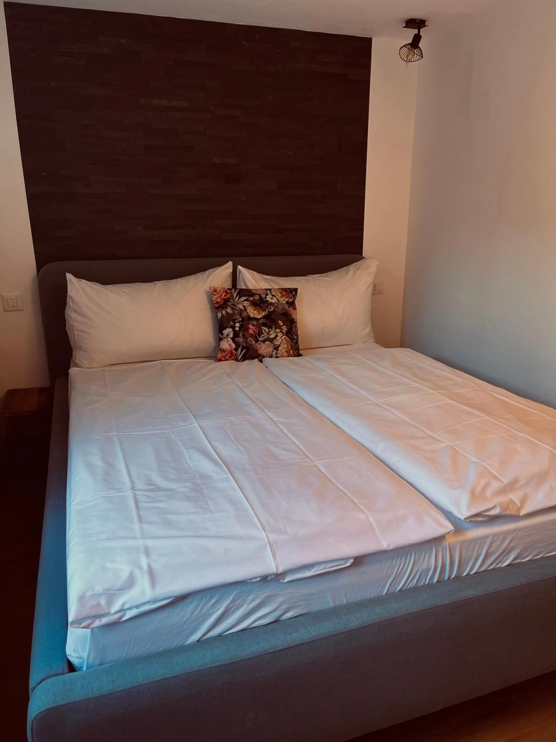 Bed in Boutique Hotel Bellevue B&B am Brienzersee Iseltwald Interlaken