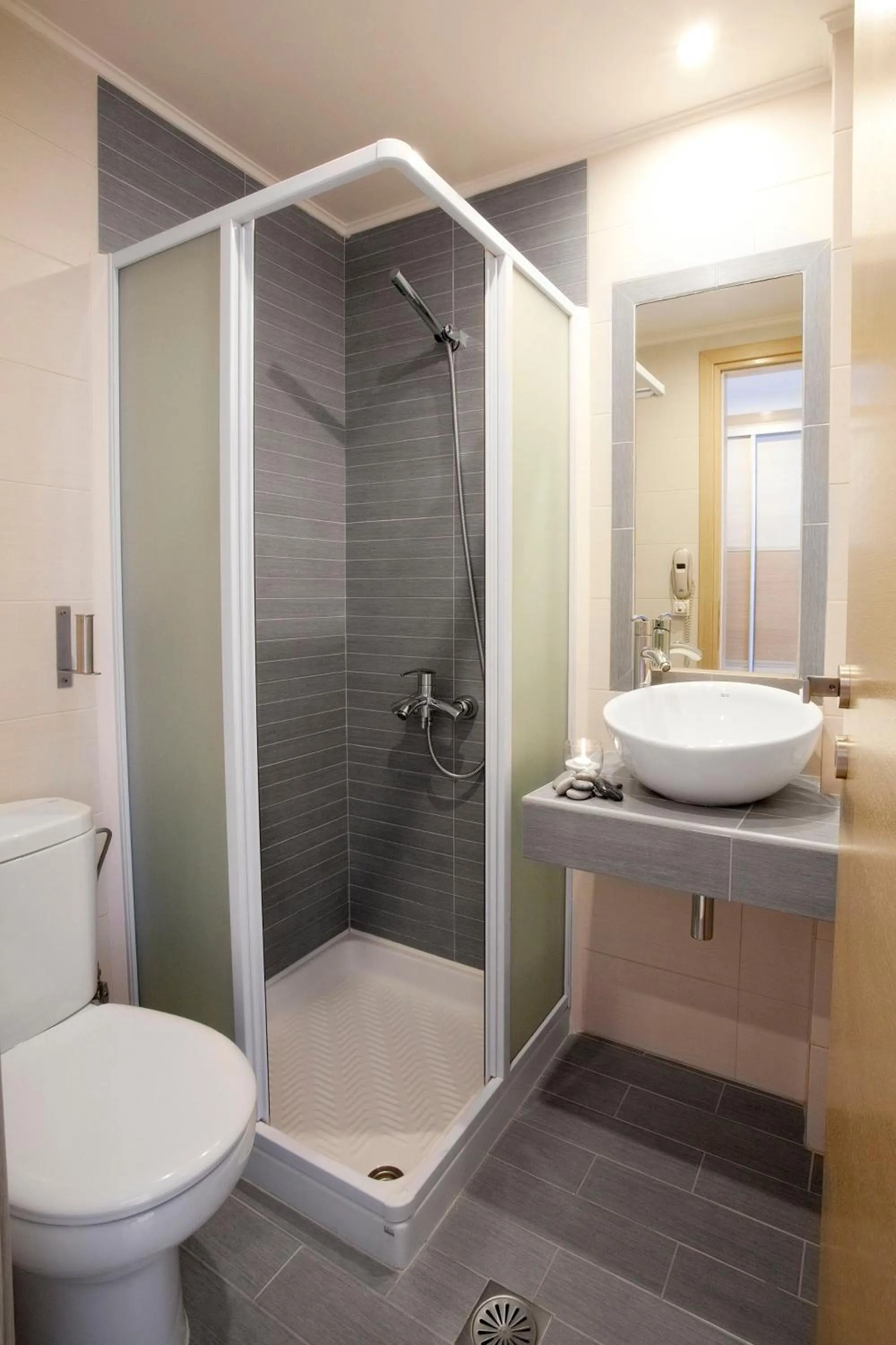 Bathroom in Notis Hotel