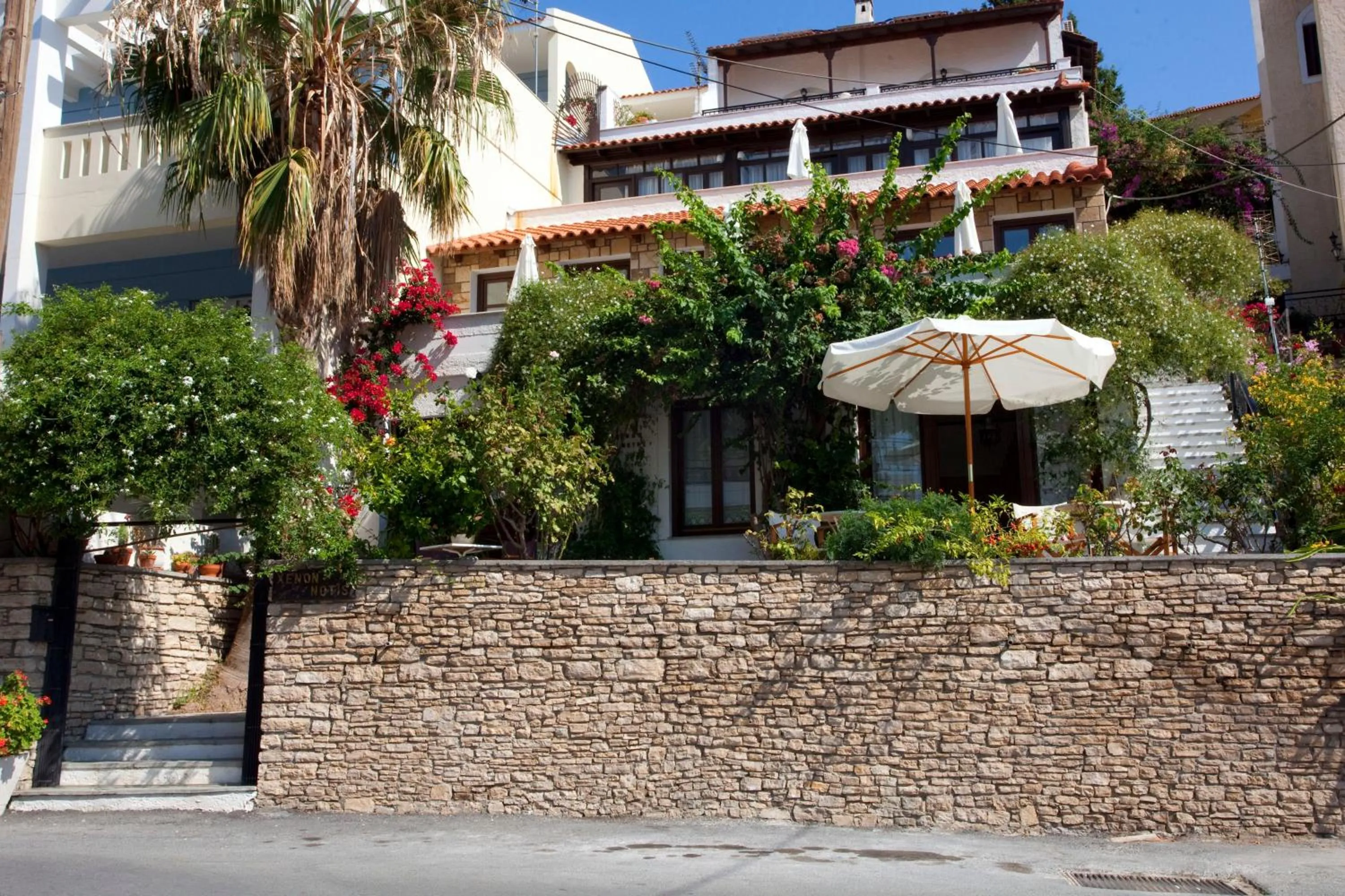 Facade/entrance in Notis Hotel
