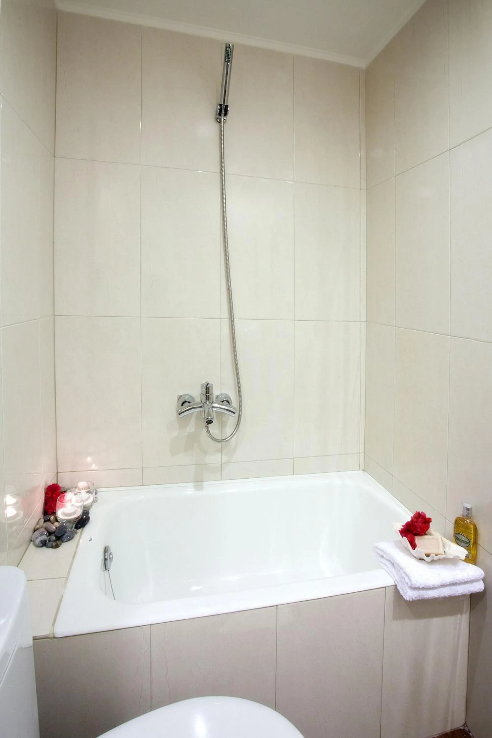 Bathroom in Notis Hotel