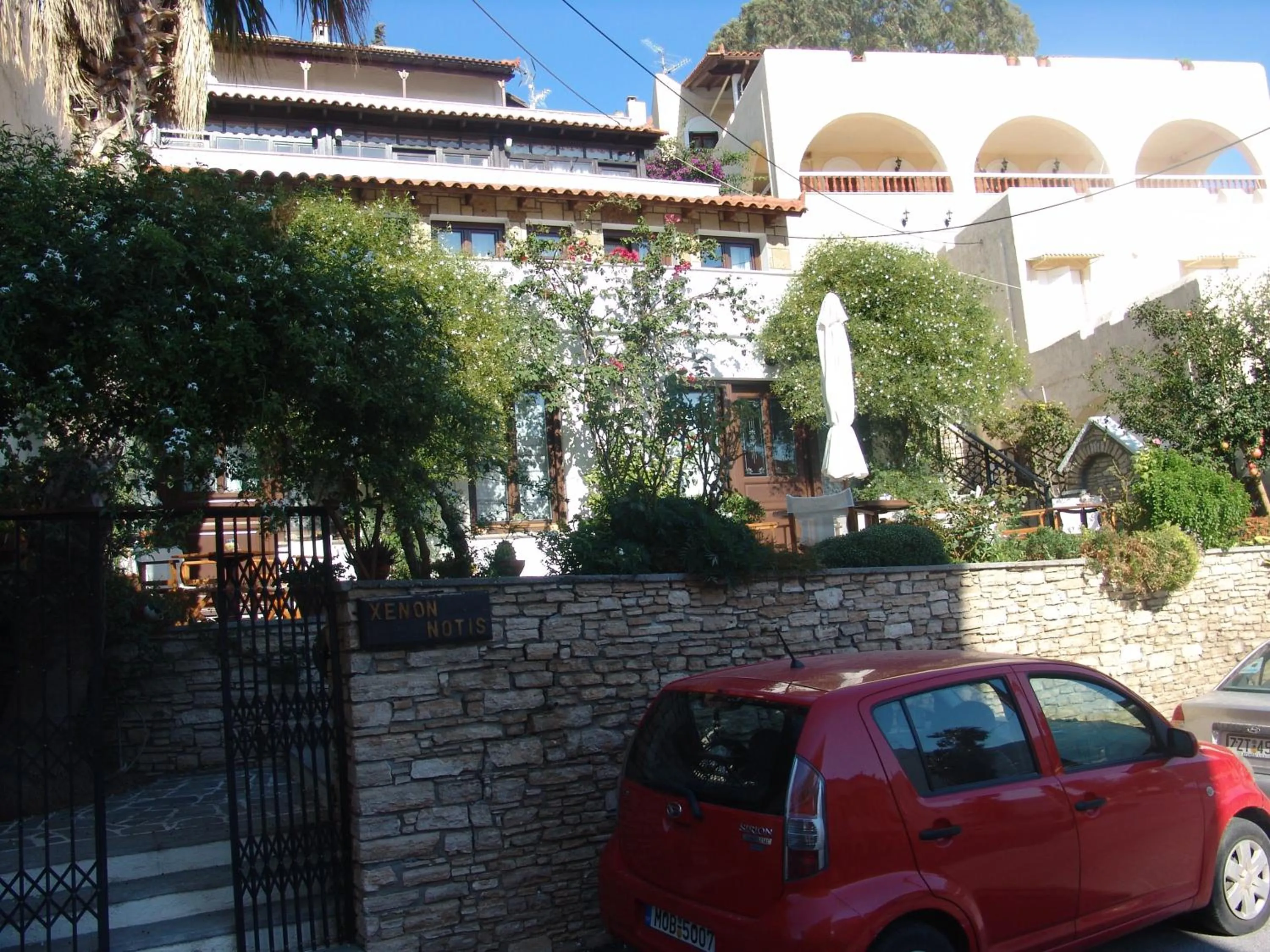 Facade/entrance in Notis Hotel