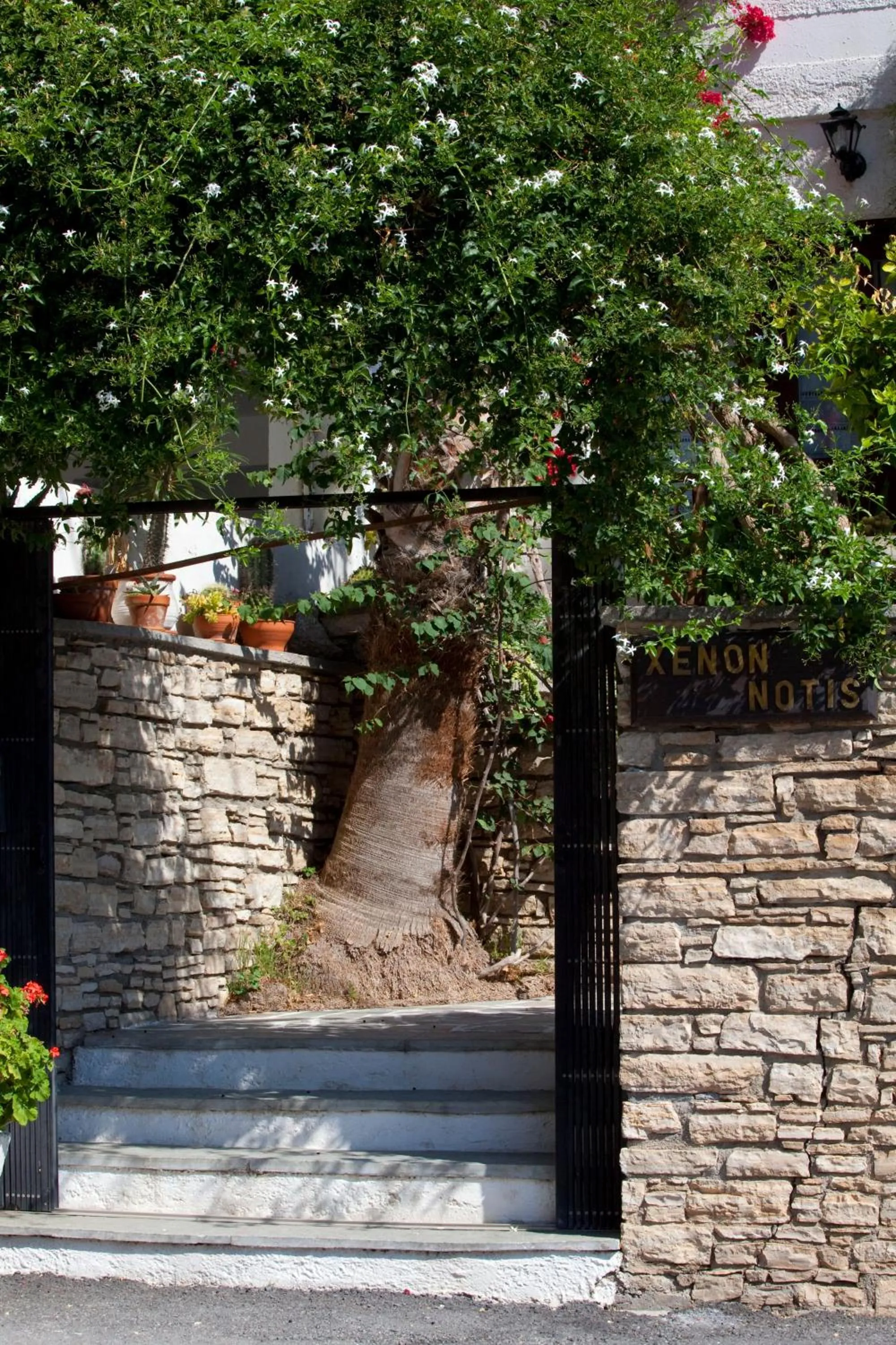 Facade/entrance in Notis Hotel