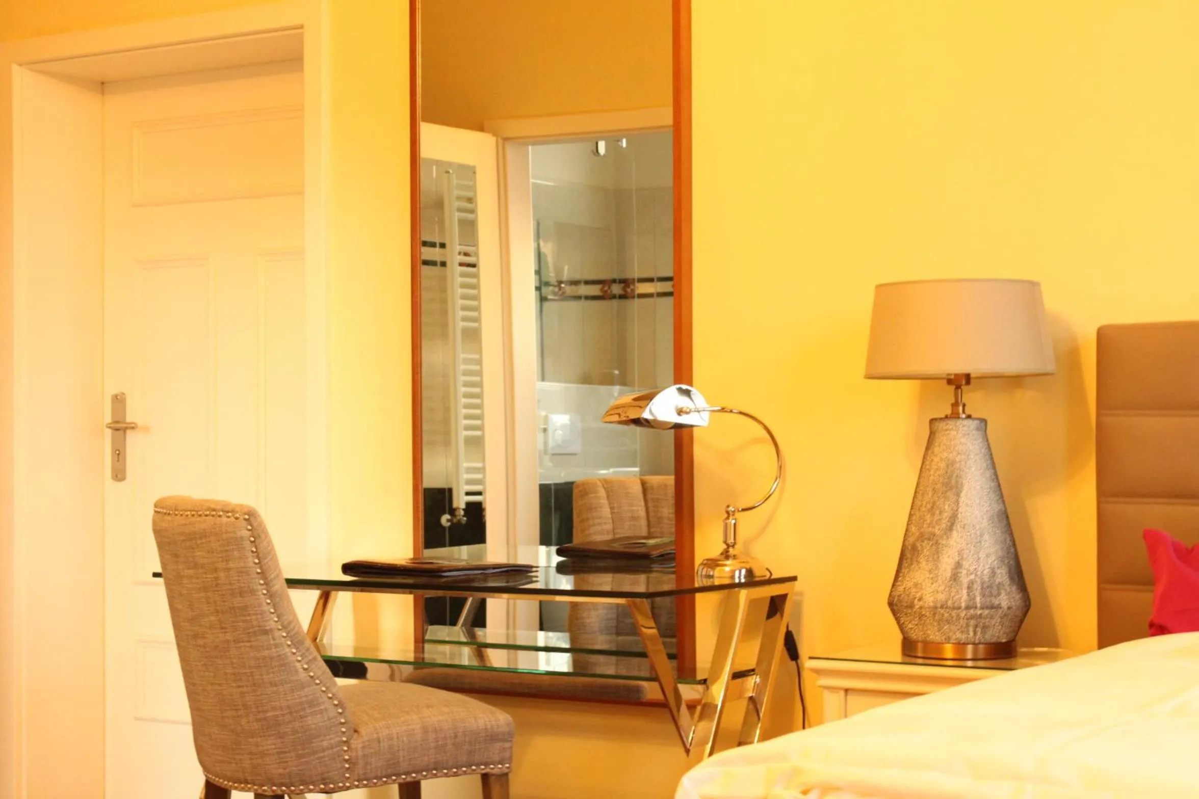 Bathroom, Bed in Hotel Villa Sommer