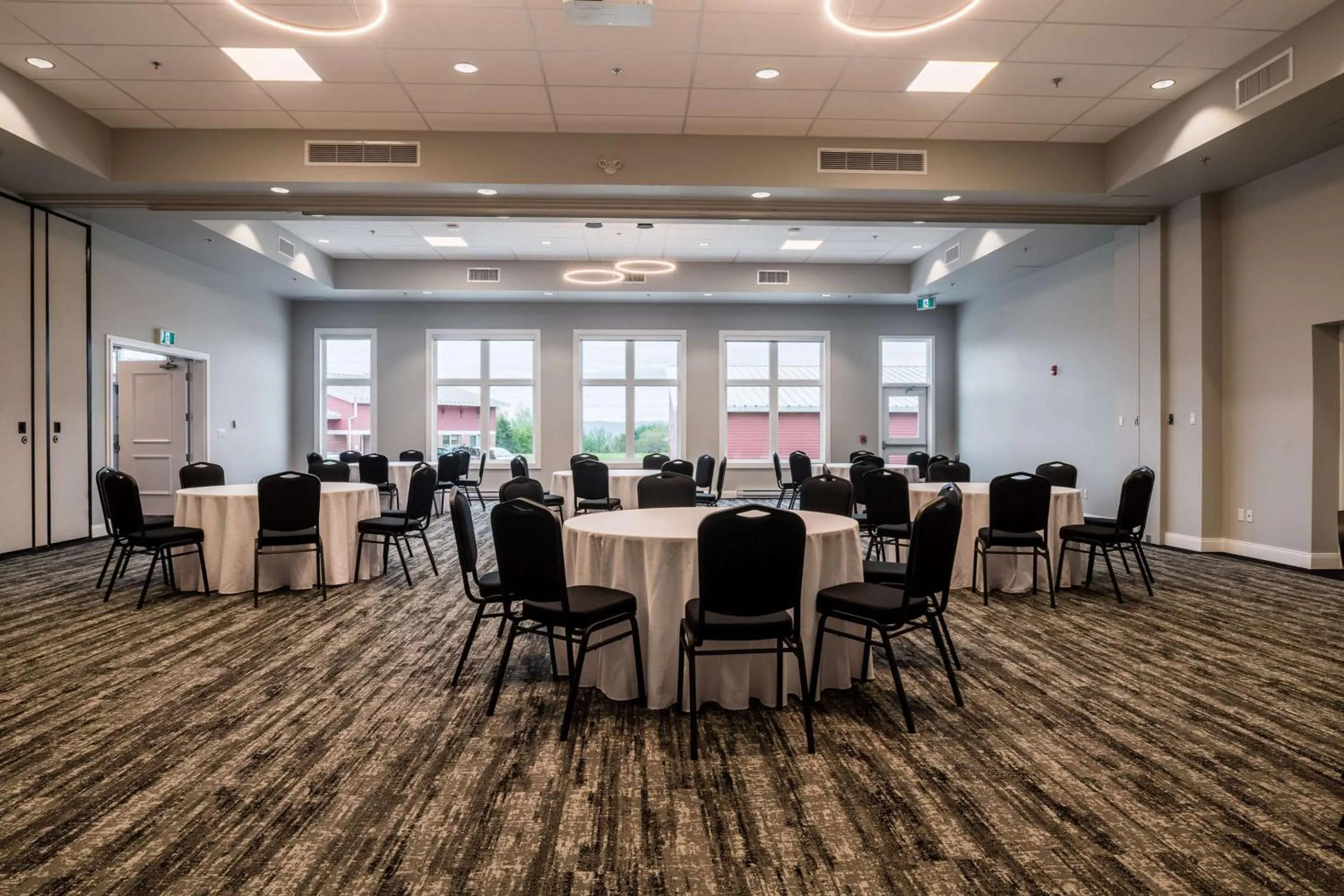 Meeting/conference room in Amsterdam Inn & Suites, an Ascend Collection Hotel