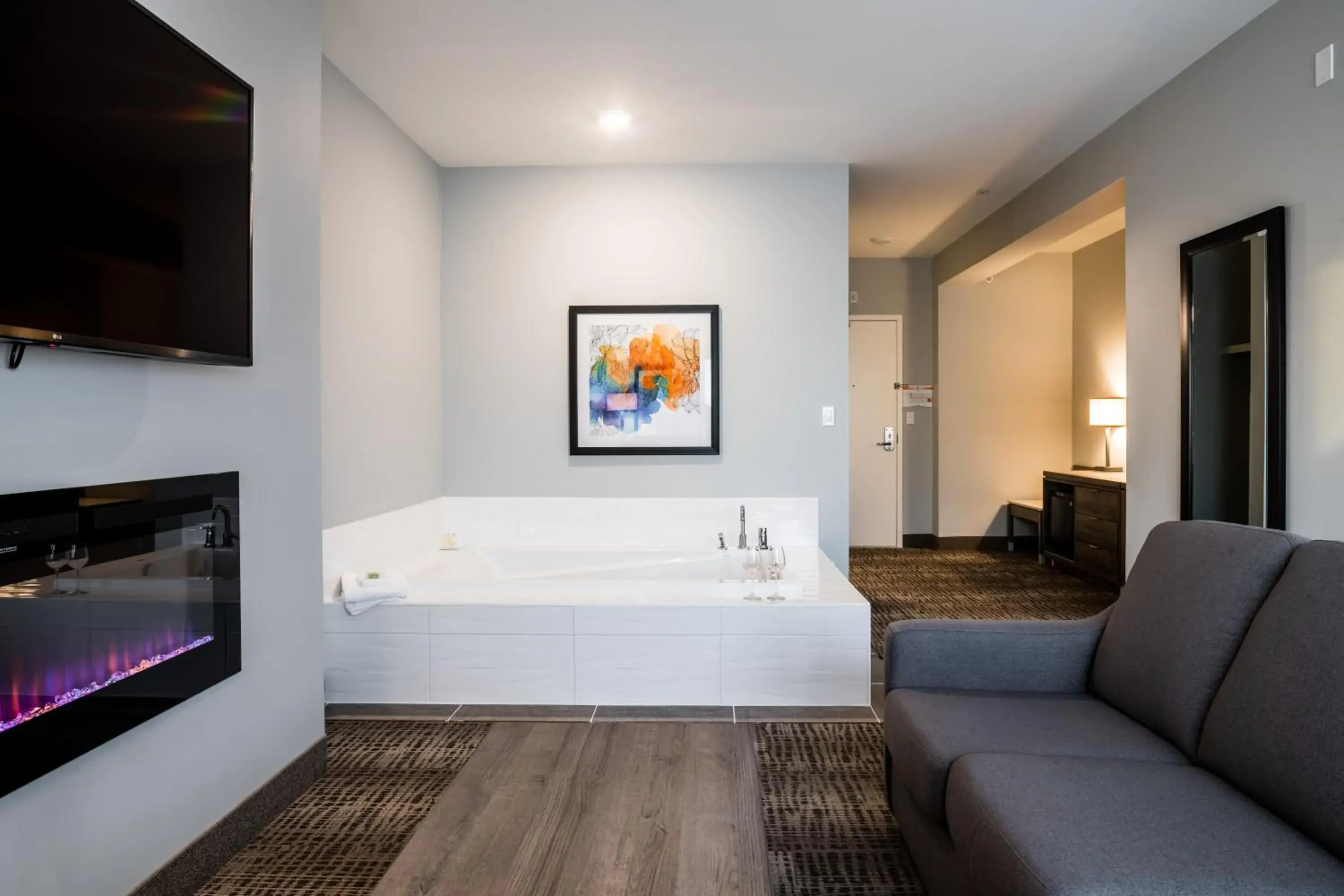 Suite with Spa Bath in Amsterdam Inn & Suites, an Ascend Collection Hotel Suite with Spa Bath in Amsterdam Inn & Suites, an Ascend Collection Hotel