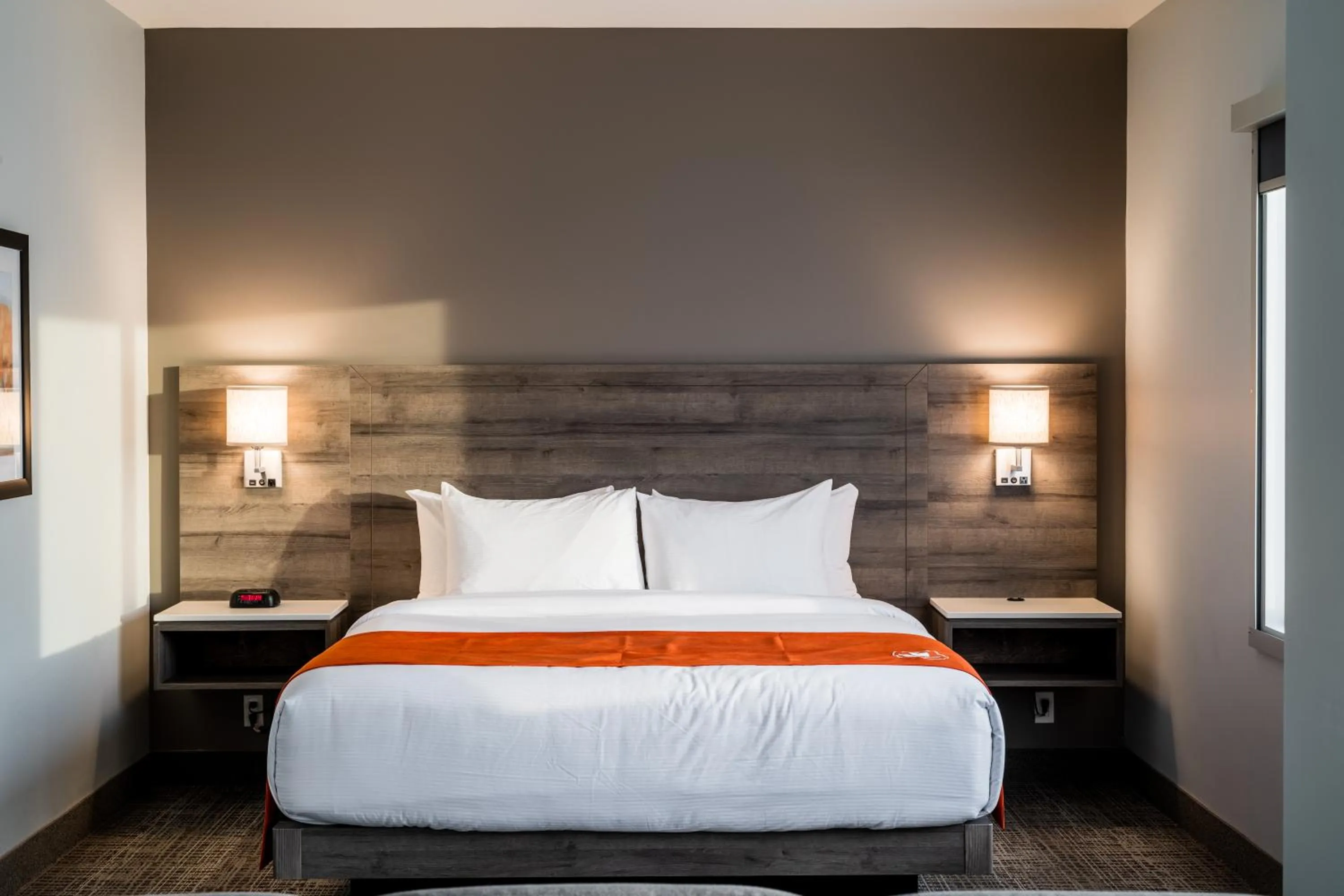 Bedroom, Bed in Amsterdam Inn & Suites, an Ascend Collection Hotel