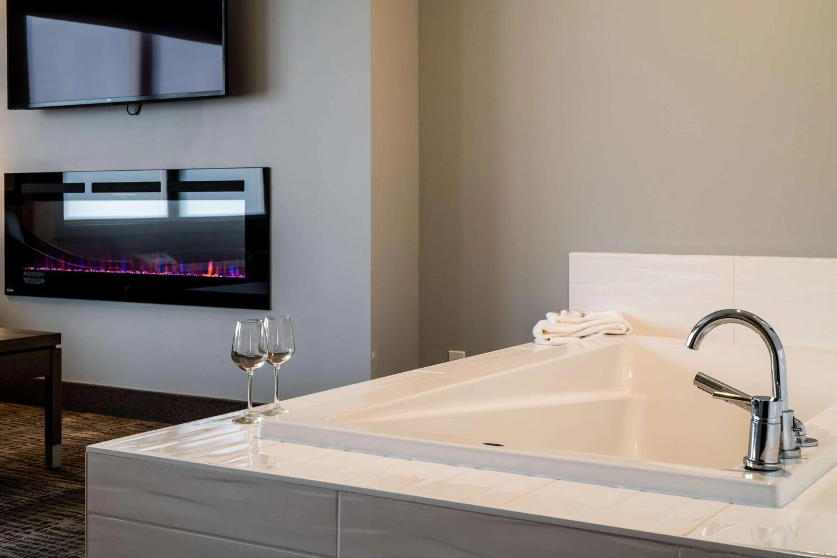 Bedroom in Amsterdam Inn & Suites, an Ascend Collection Hotel