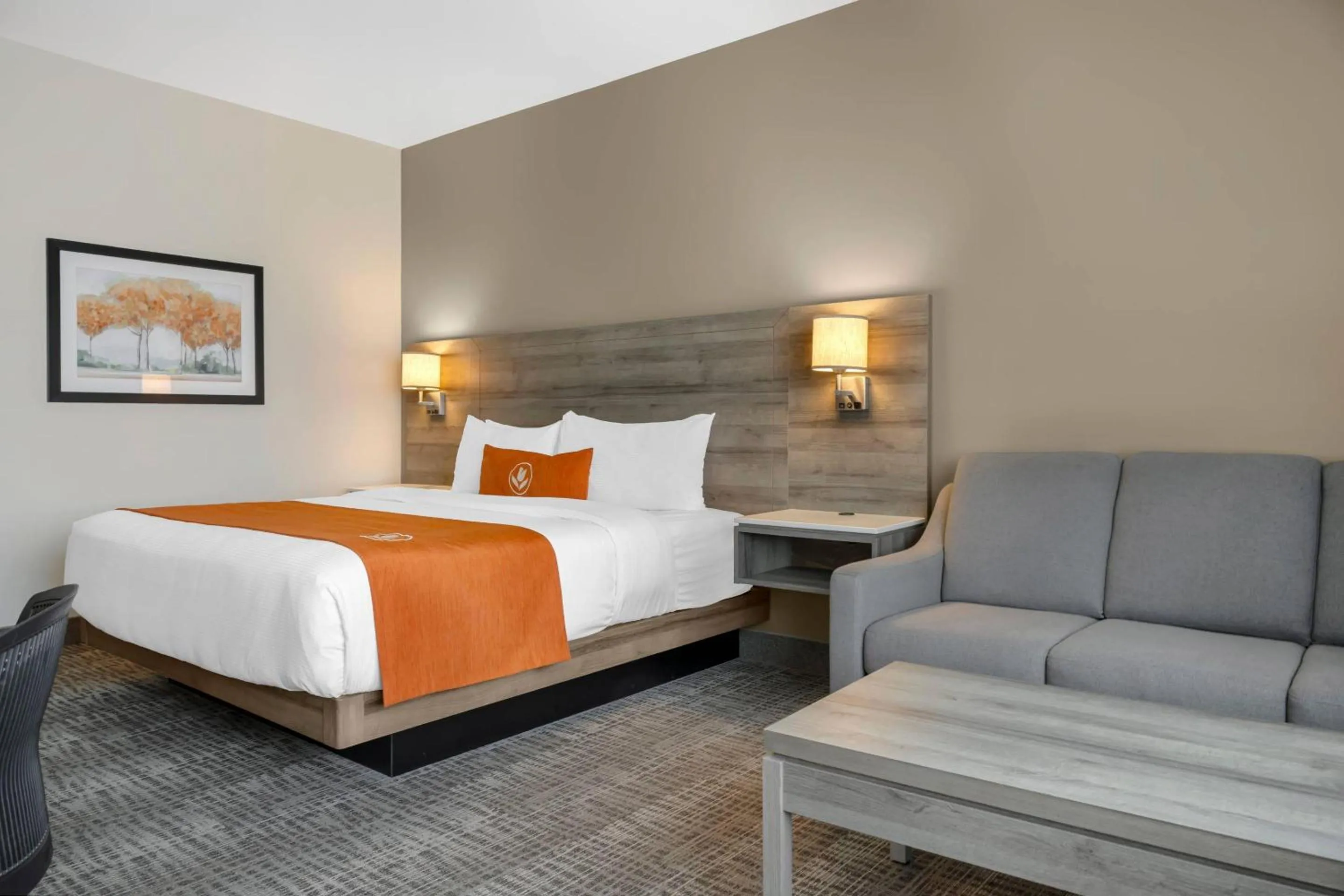 Bedroom, Bed in Amsterdam Inn & Suites, an Ascend Collection Hotel