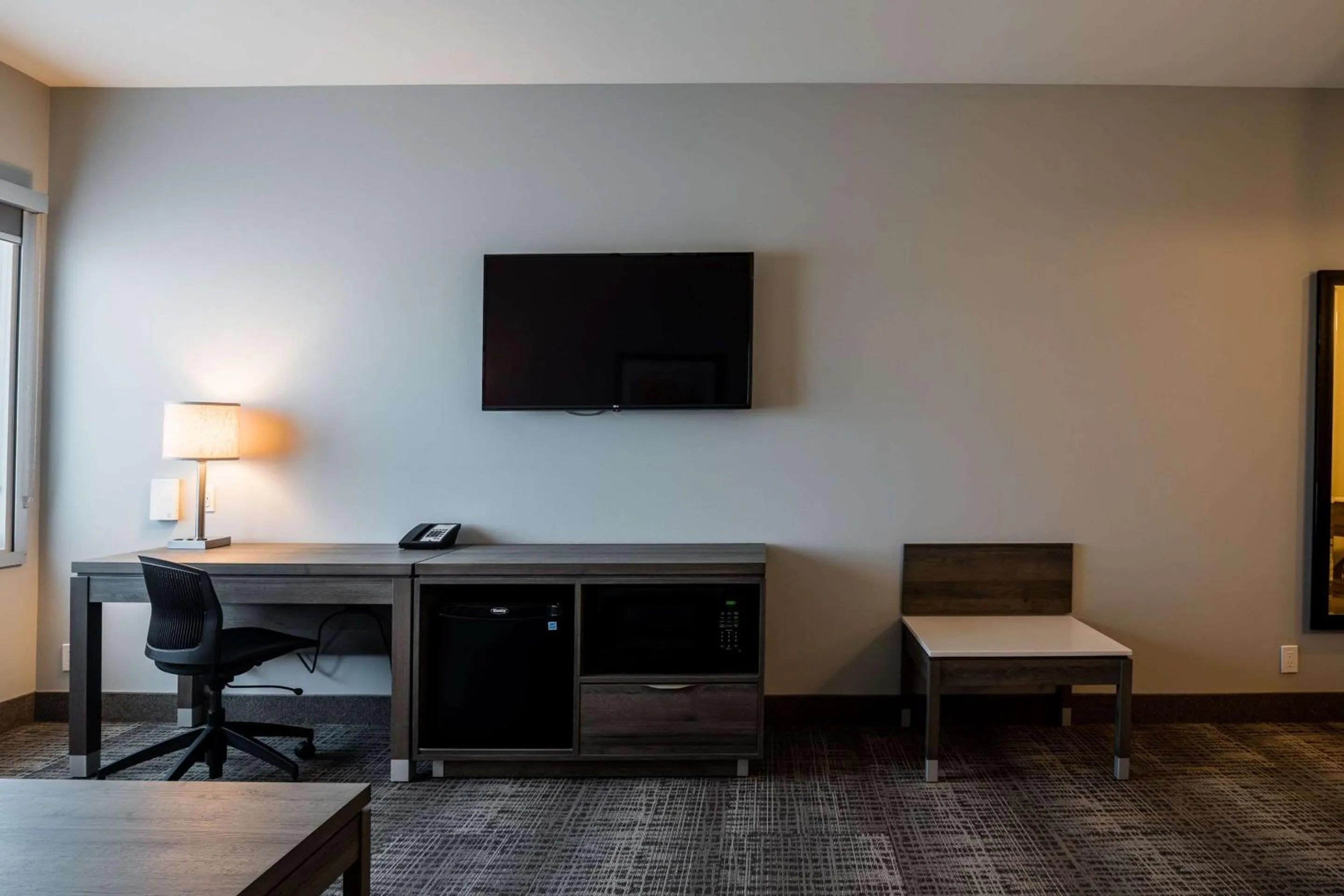 Bedroom in Amsterdam Inn & Suites, an Ascend Collection Hotel