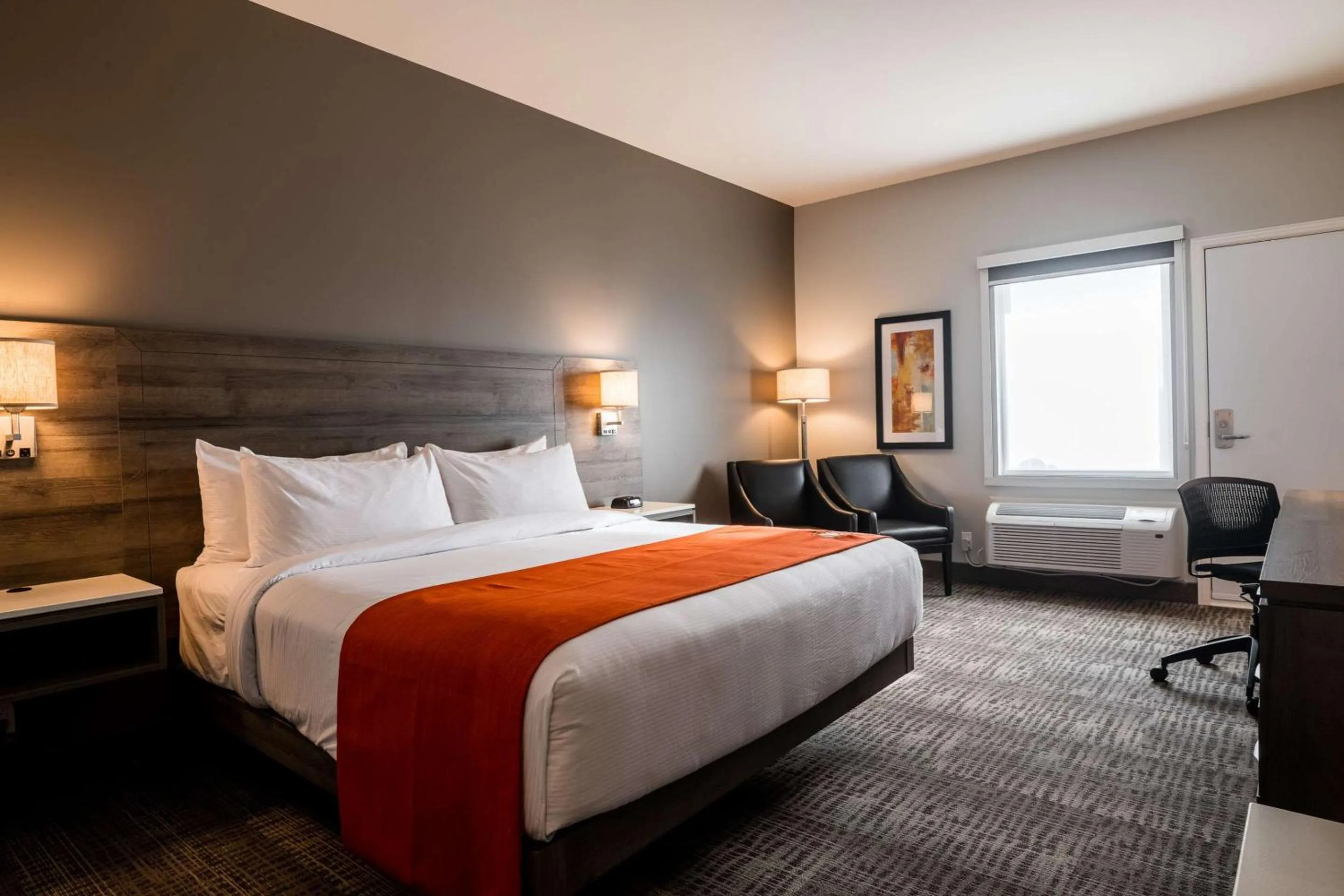 Bedroom, Bed in Amsterdam Inn & Suites, an Ascend Collection Hotel