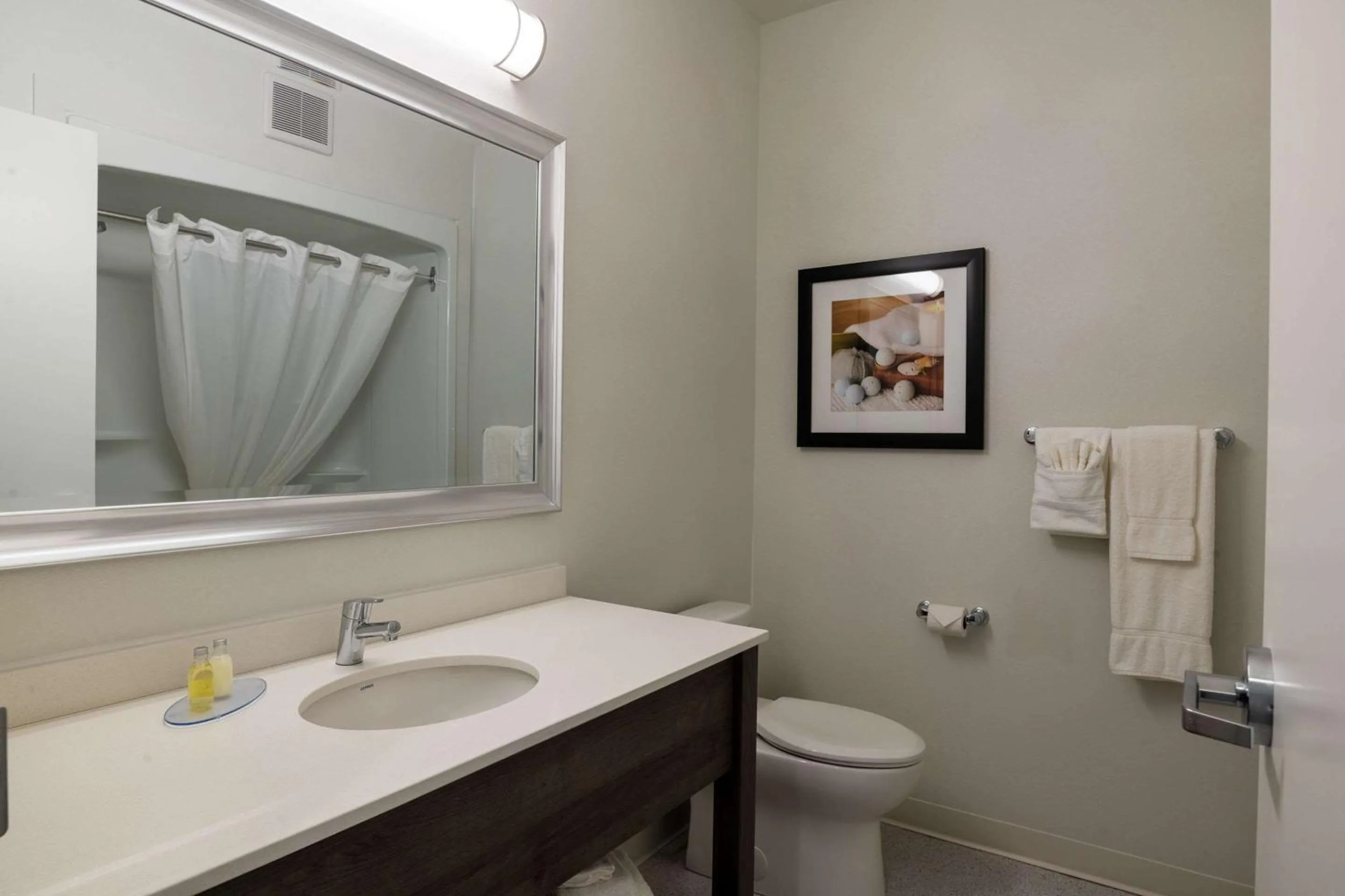 Bedroom in Amsterdam Inn & Suites, an Ascend Collection Hotel