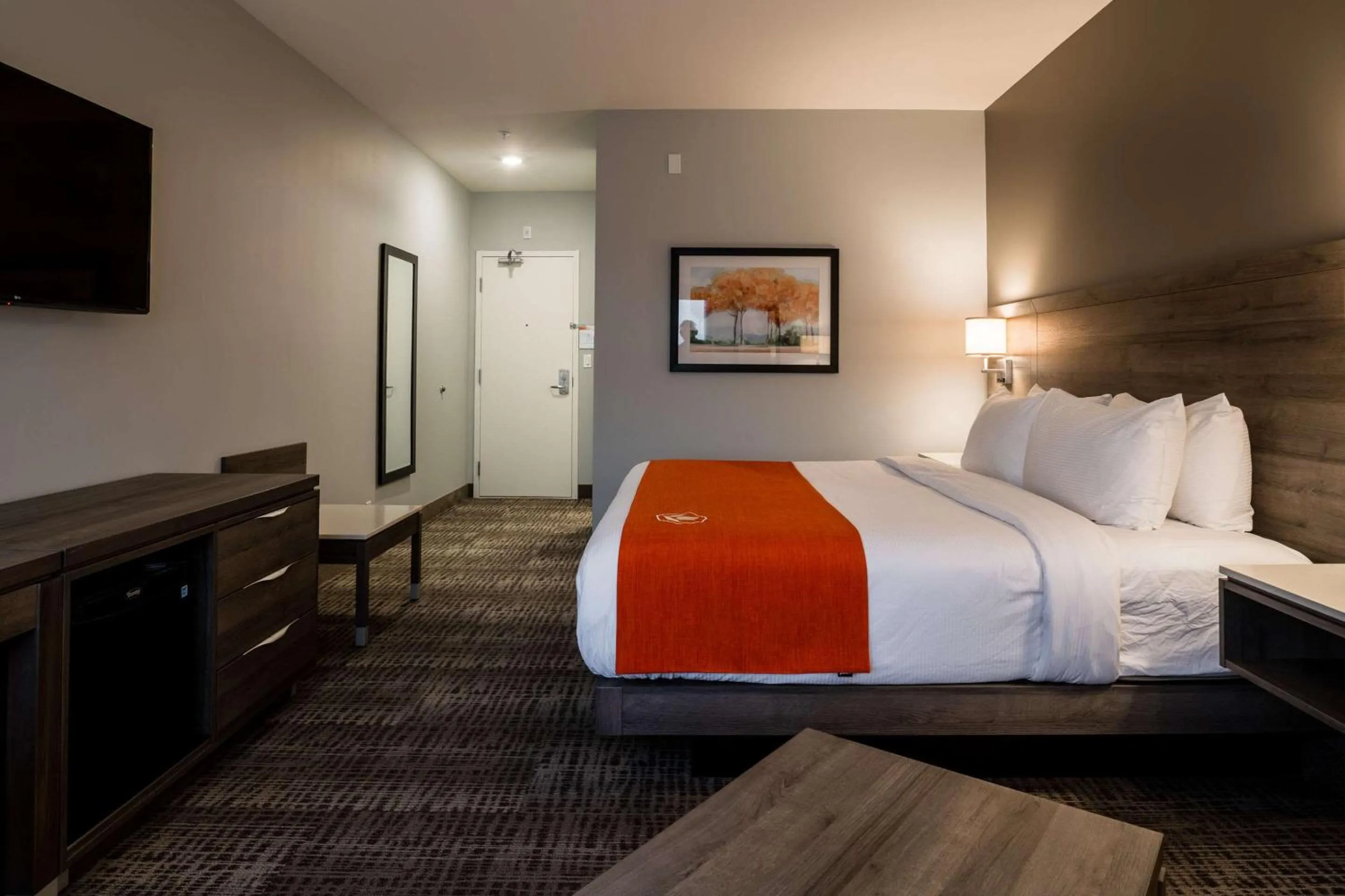 Bedroom, Bed in Amsterdam Inn & Suites, an Ascend Collection Hotel