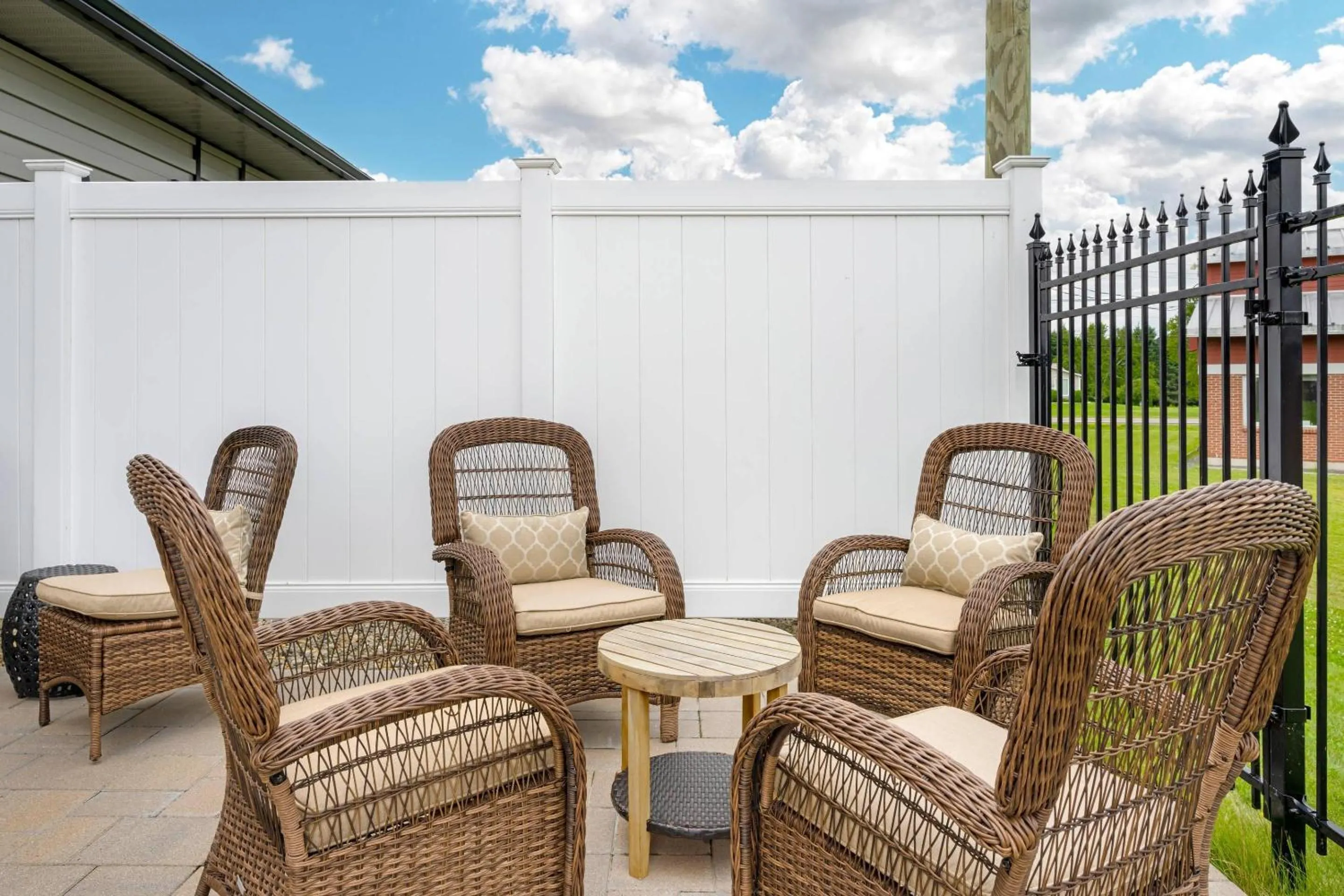 Property building in Amsterdam Inn & Suites, an Ascend Collection Hotel