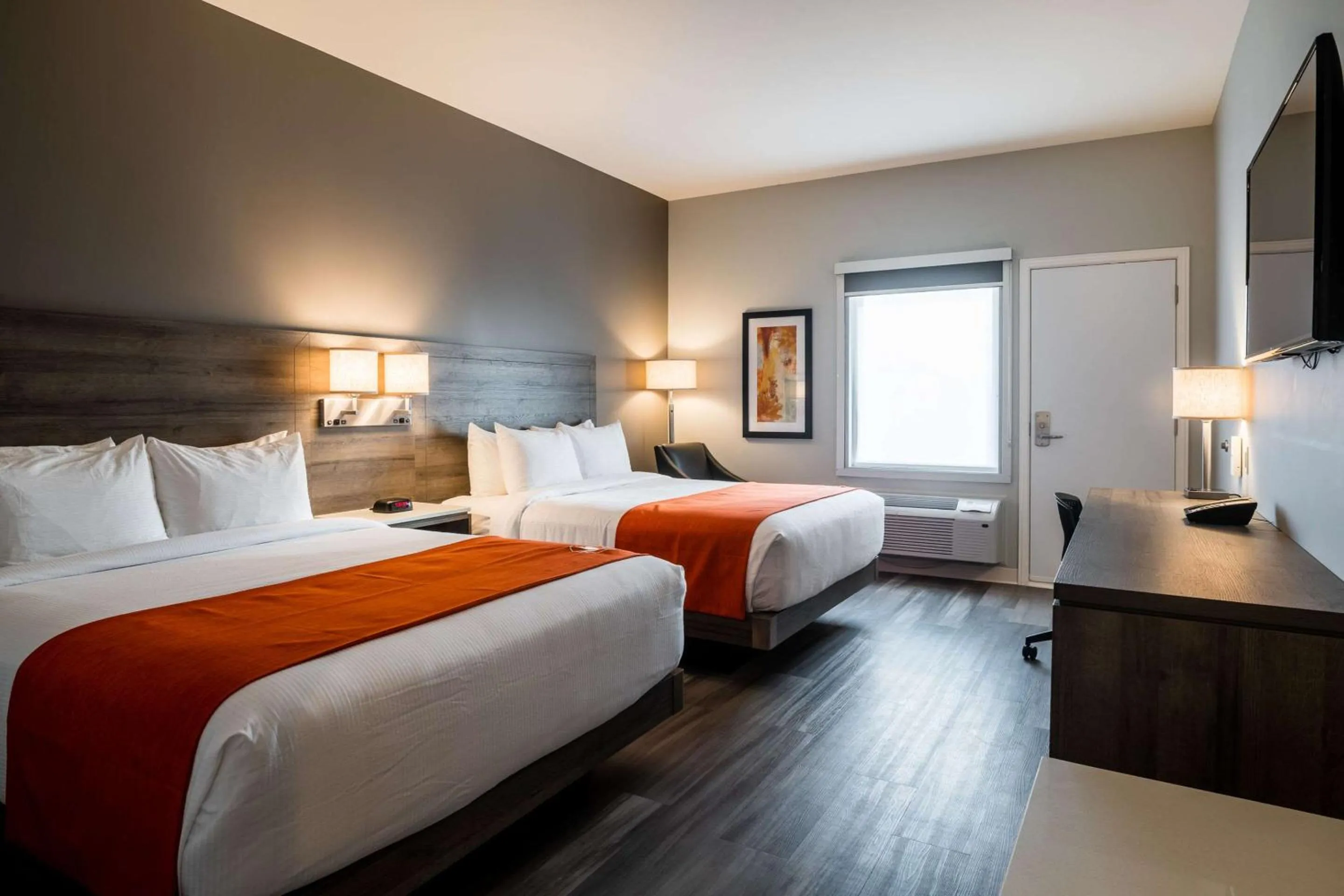 Bedroom, Bed in Amsterdam Inn & Suites, an Ascend Collection Hotel