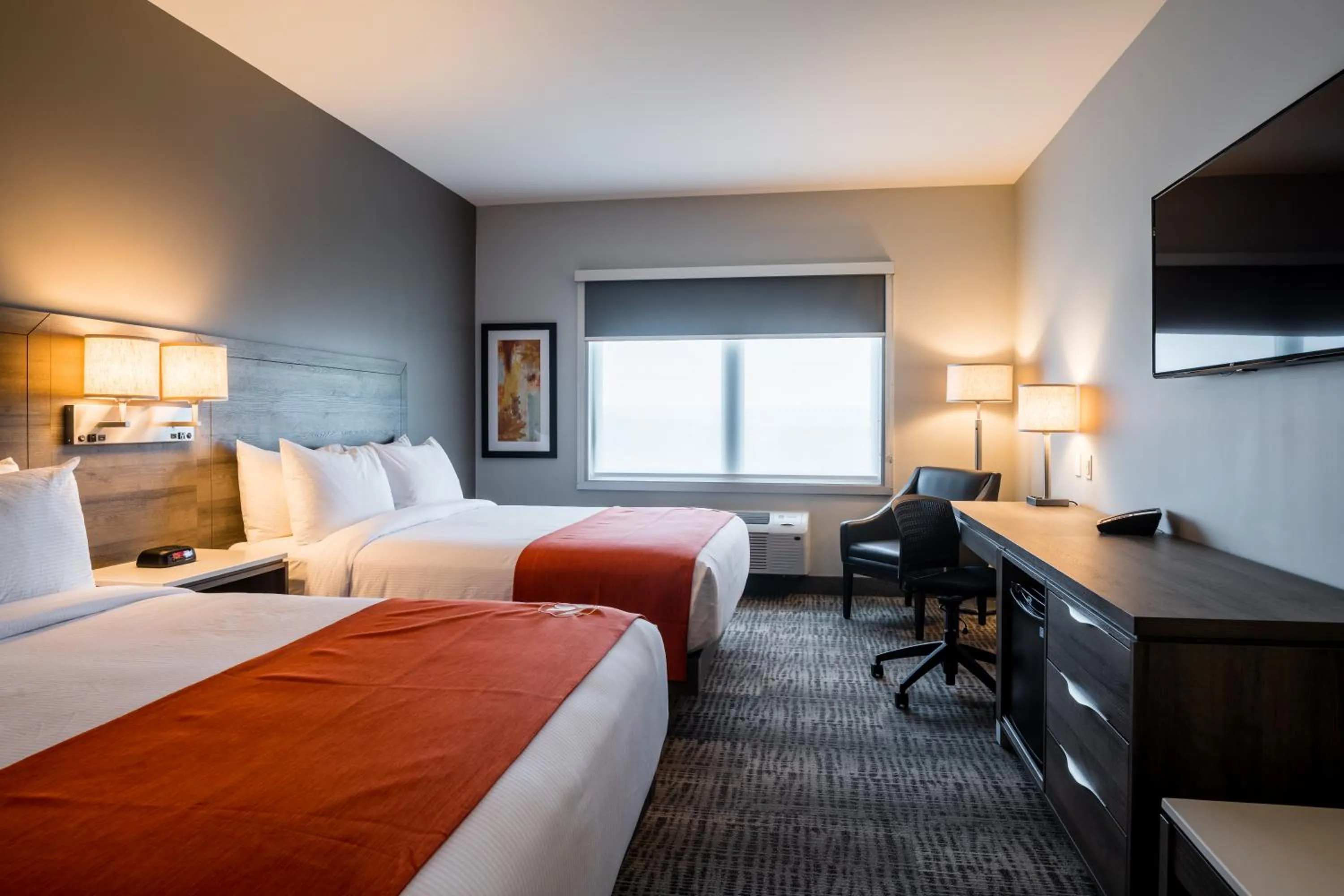 Photo of the whole room, Bed in Amsterdam Inn & Suites, an Ascend Collection Hotel