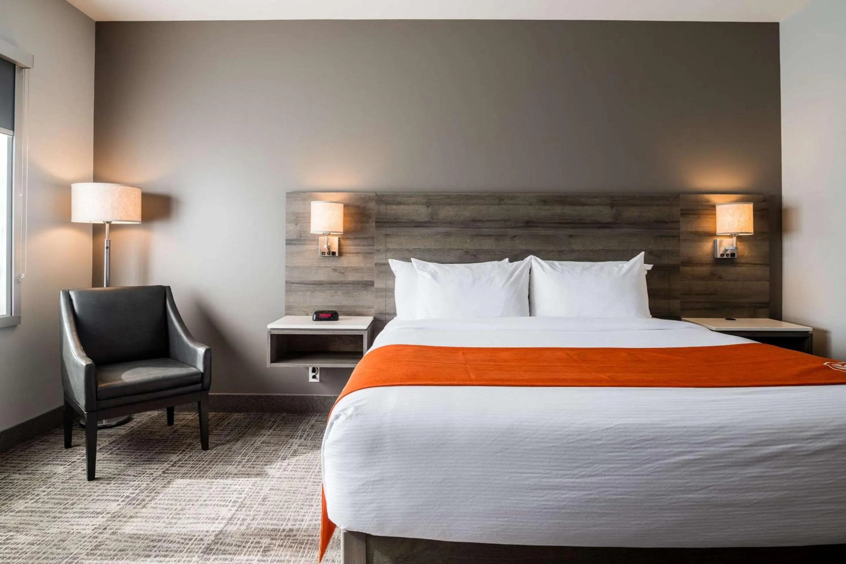 Bedroom, Bed in Amsterdam Inn & Suites, an Ascend Collection Hotel