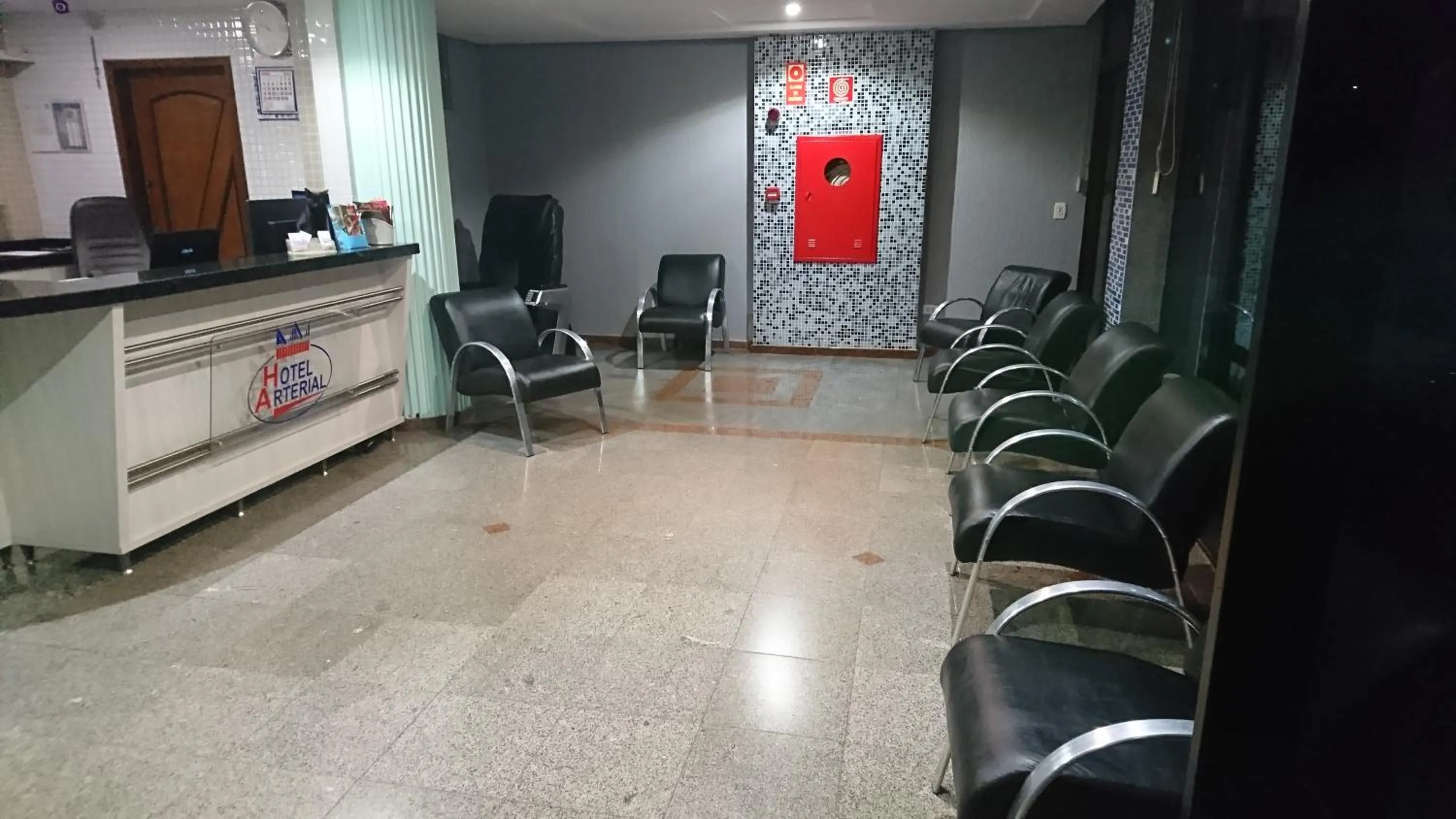 Communal lounge/ TV room in Hotel Arterial