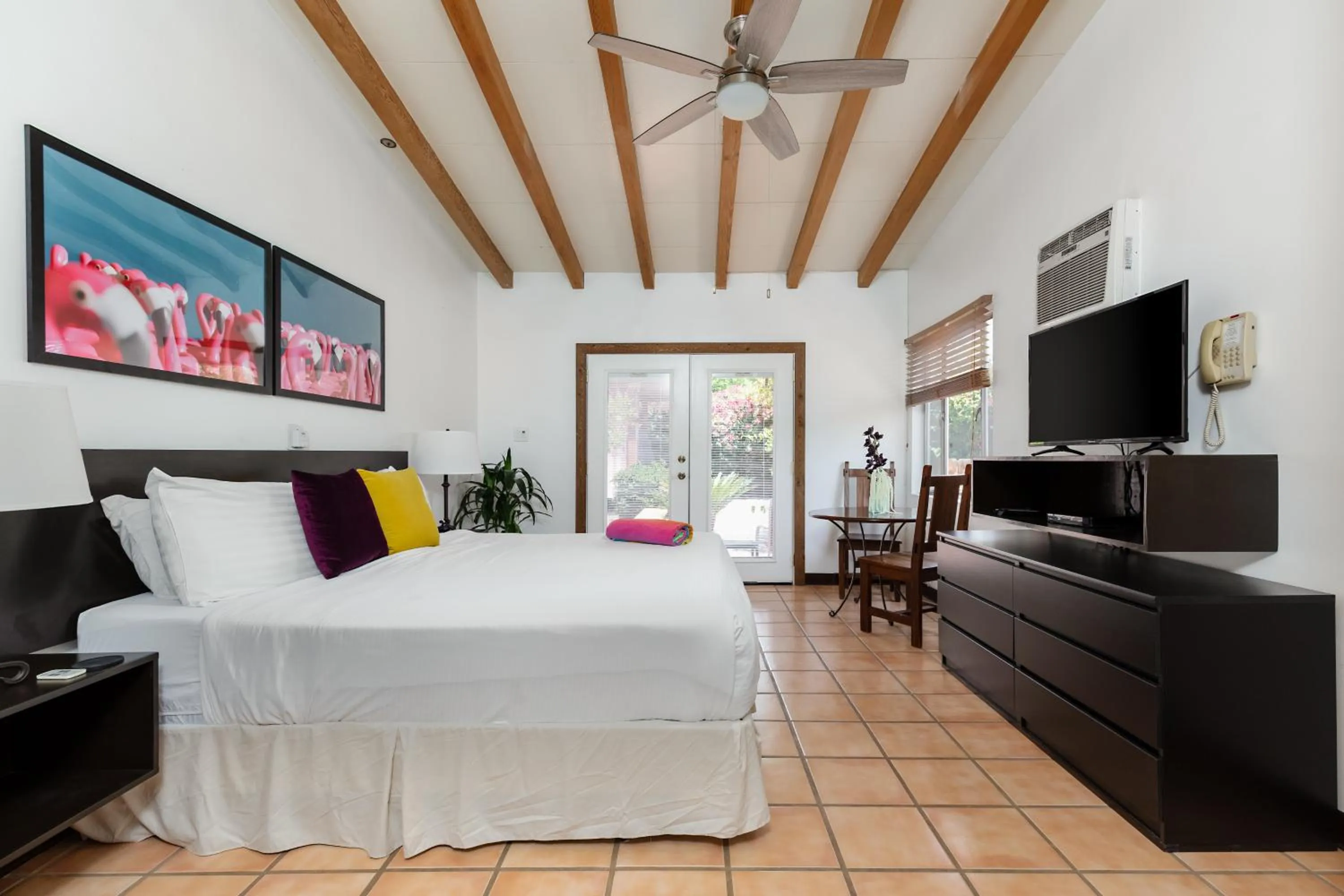 Photo of the whole room, Bed in Float Palm Springs - Adults Only