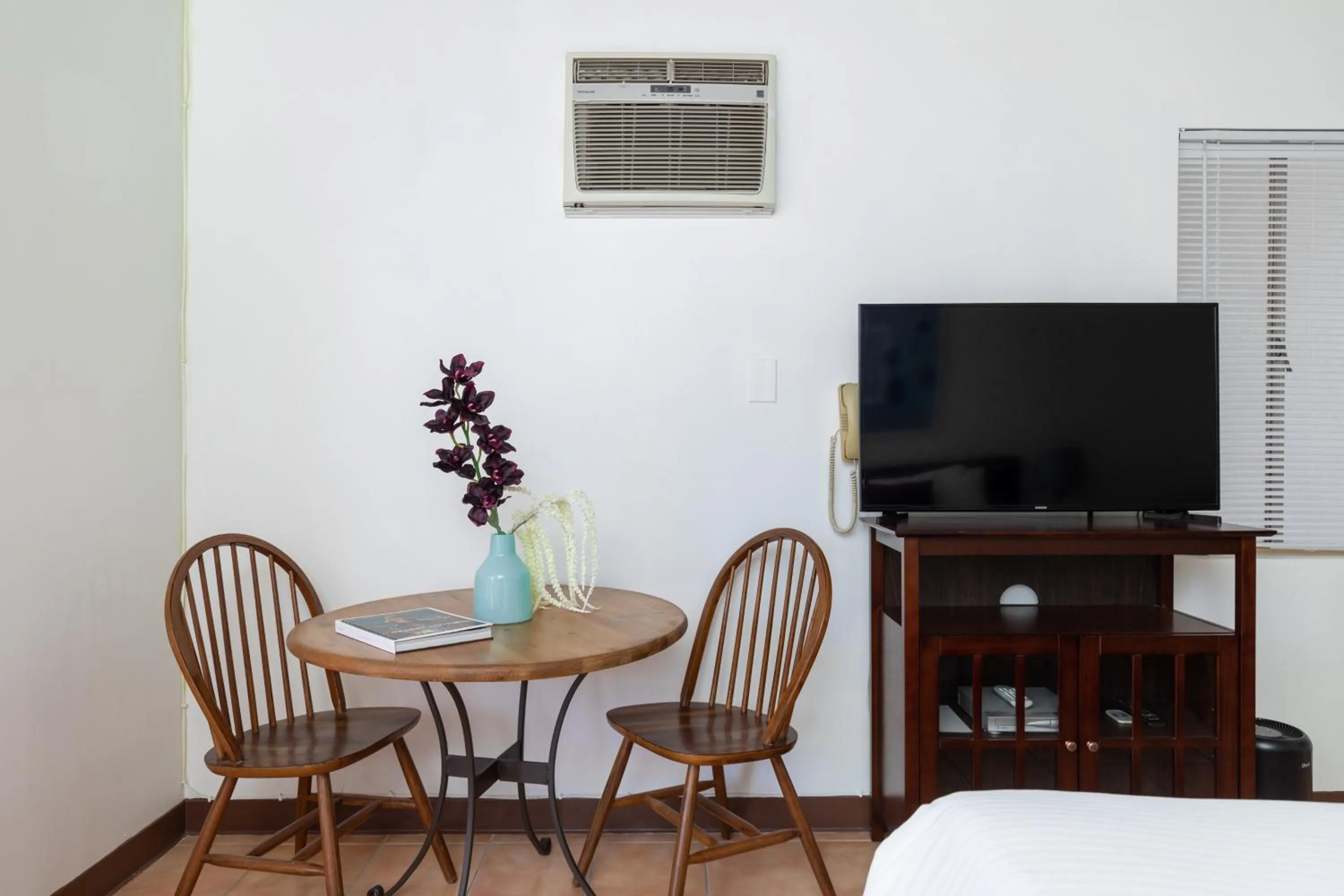 TV and multimedia in Float Palm Springs - Adults Only