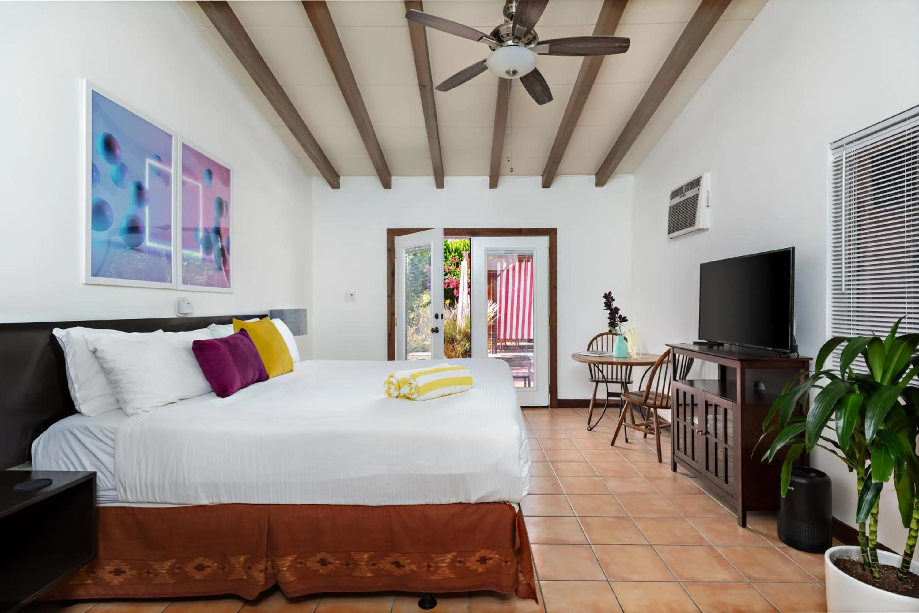 Photo of the whole room, Bed in Float Palm Springs - Adults Only