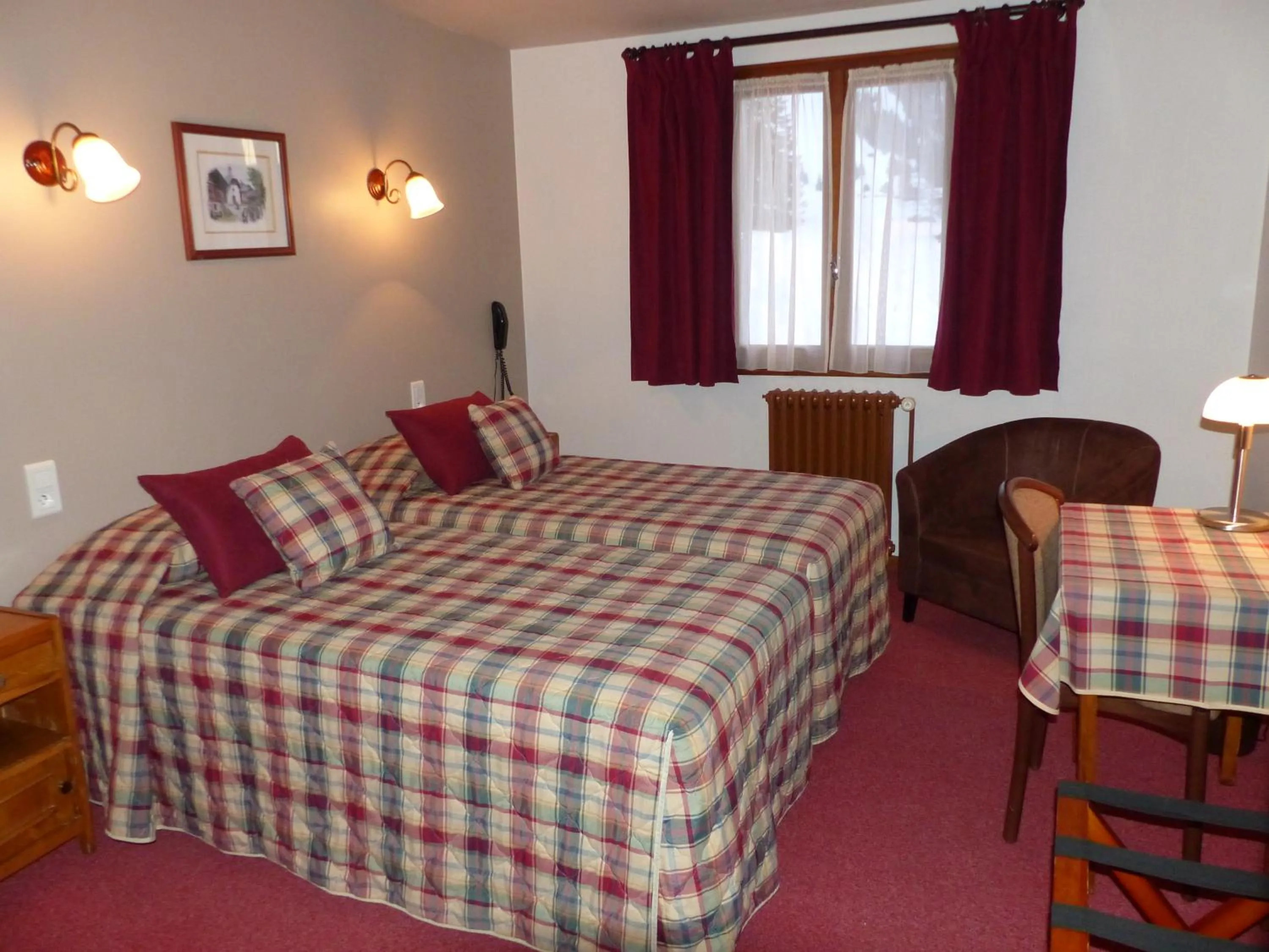 Photo of the whole room, Bed in Hôtel Bellachat