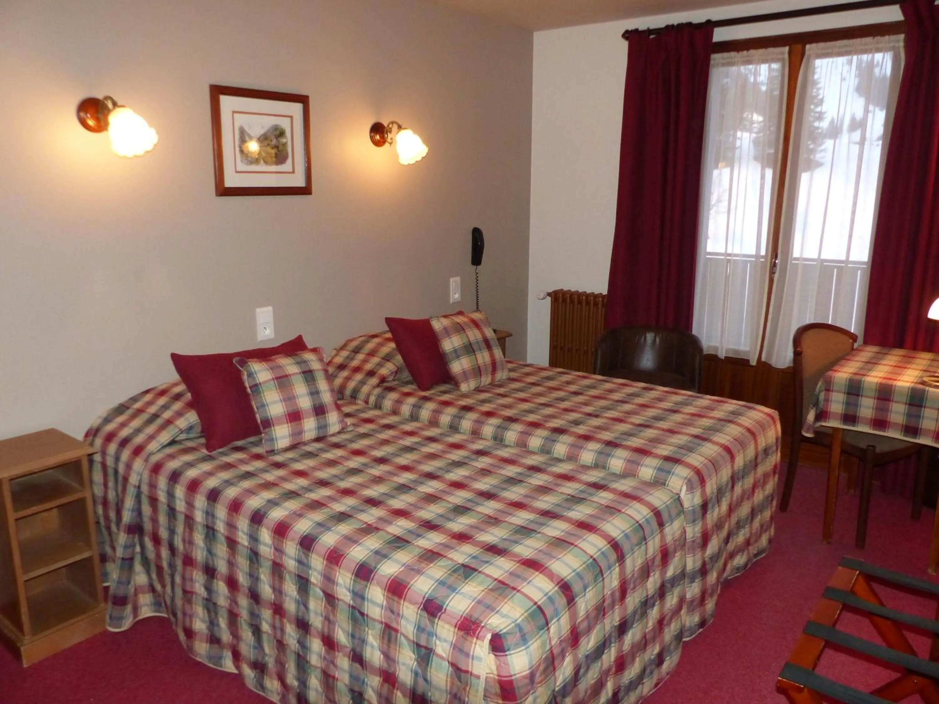 Photo of the whole room, Bed in Hôtel Bellachat