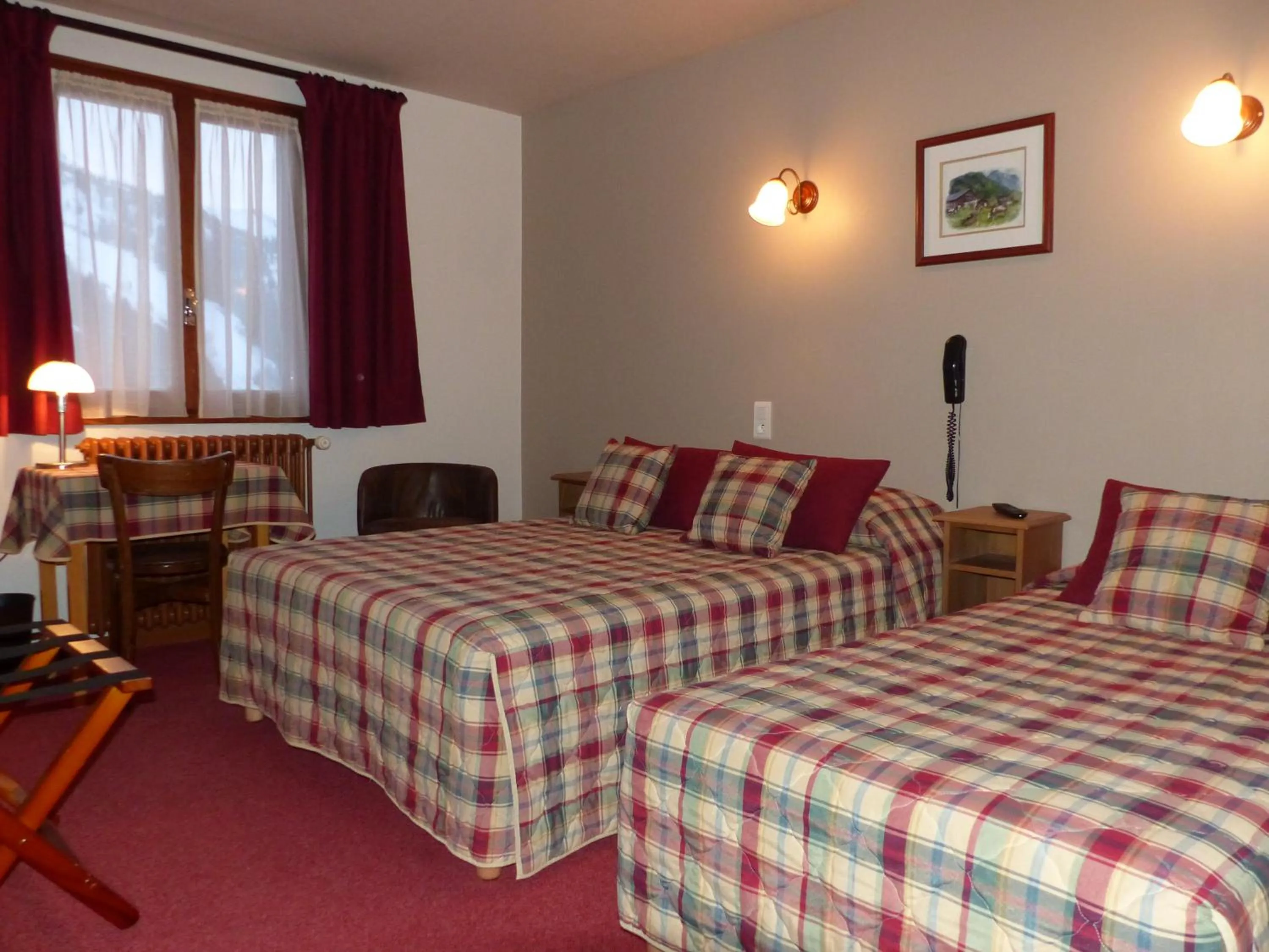 Photo of the whole room, Bed in Hôtel Bellachat