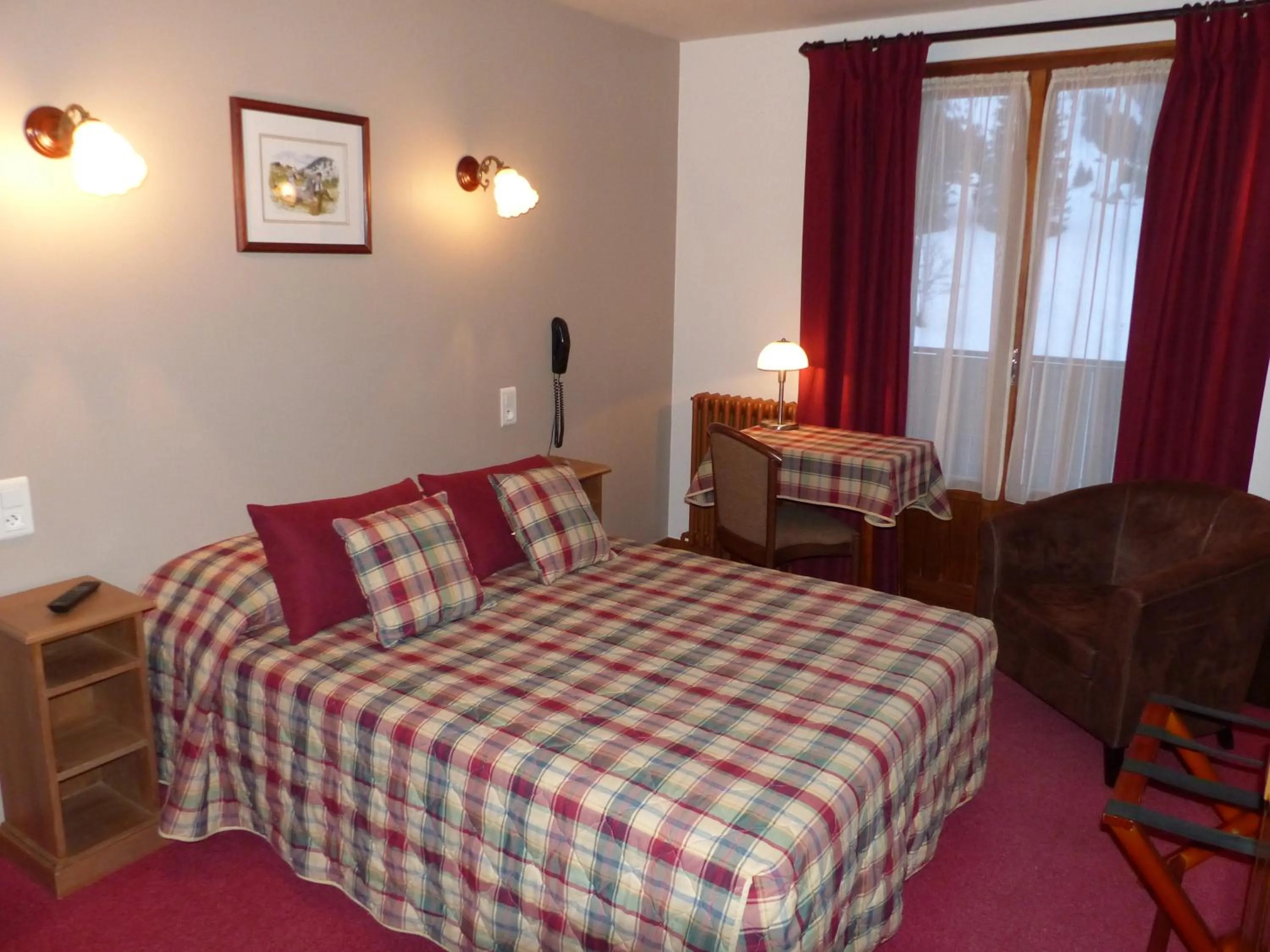 Photo of the whole room, Bed in Hôtel Bellachat